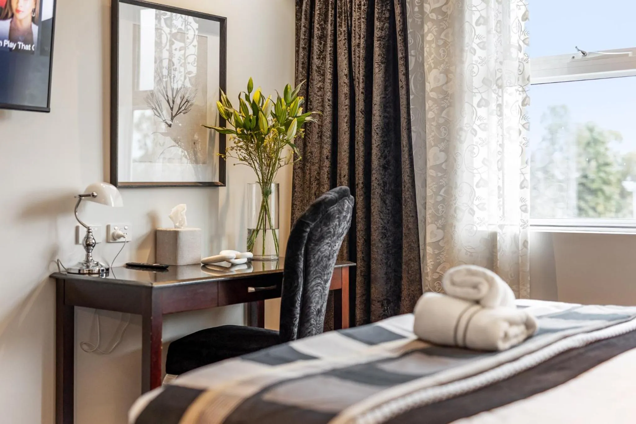 Bedroom, Bed in International Hotel Wagga Wagga