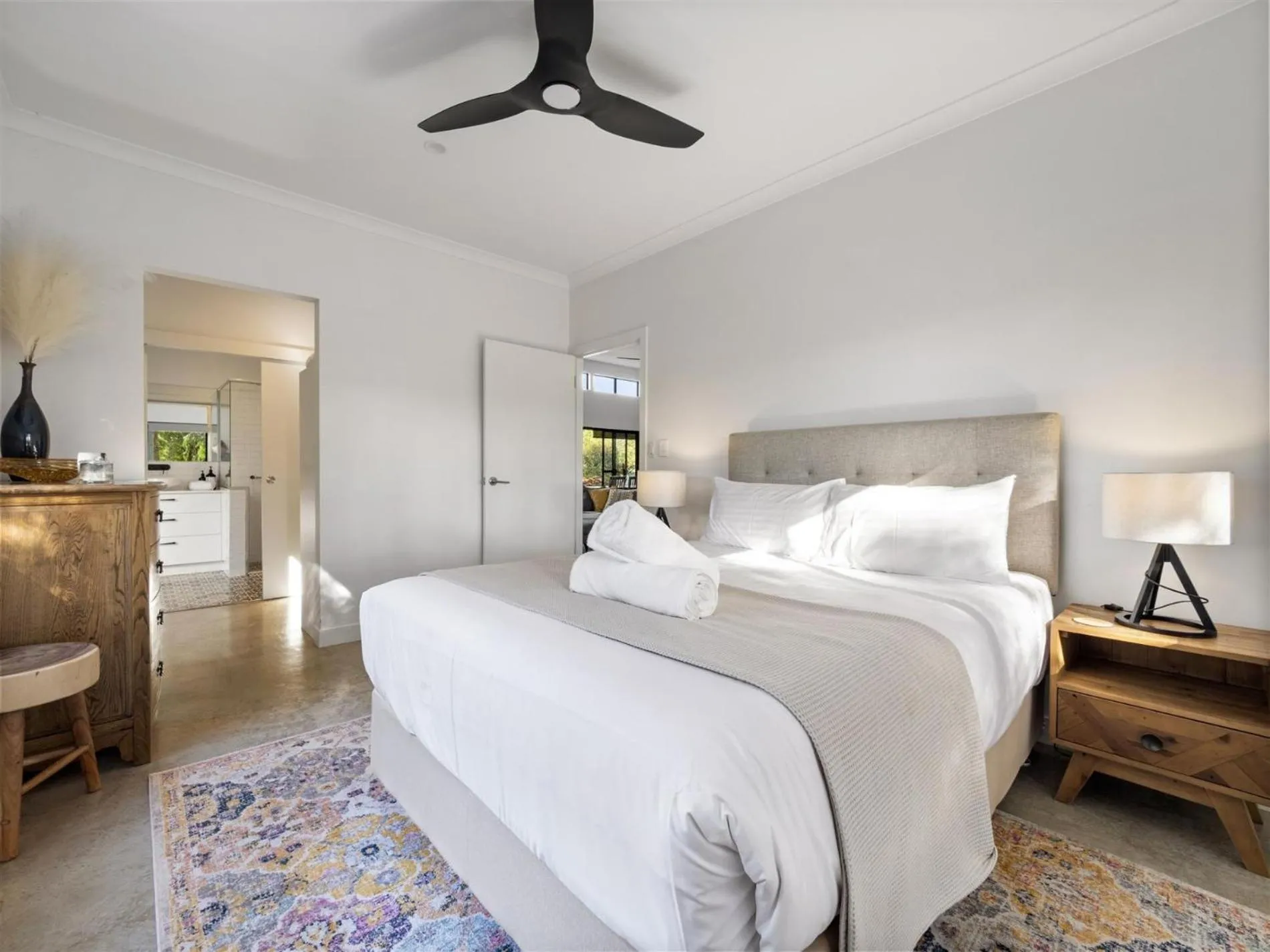 Vines & Stars - Amongst The Vines - Private Luxury
