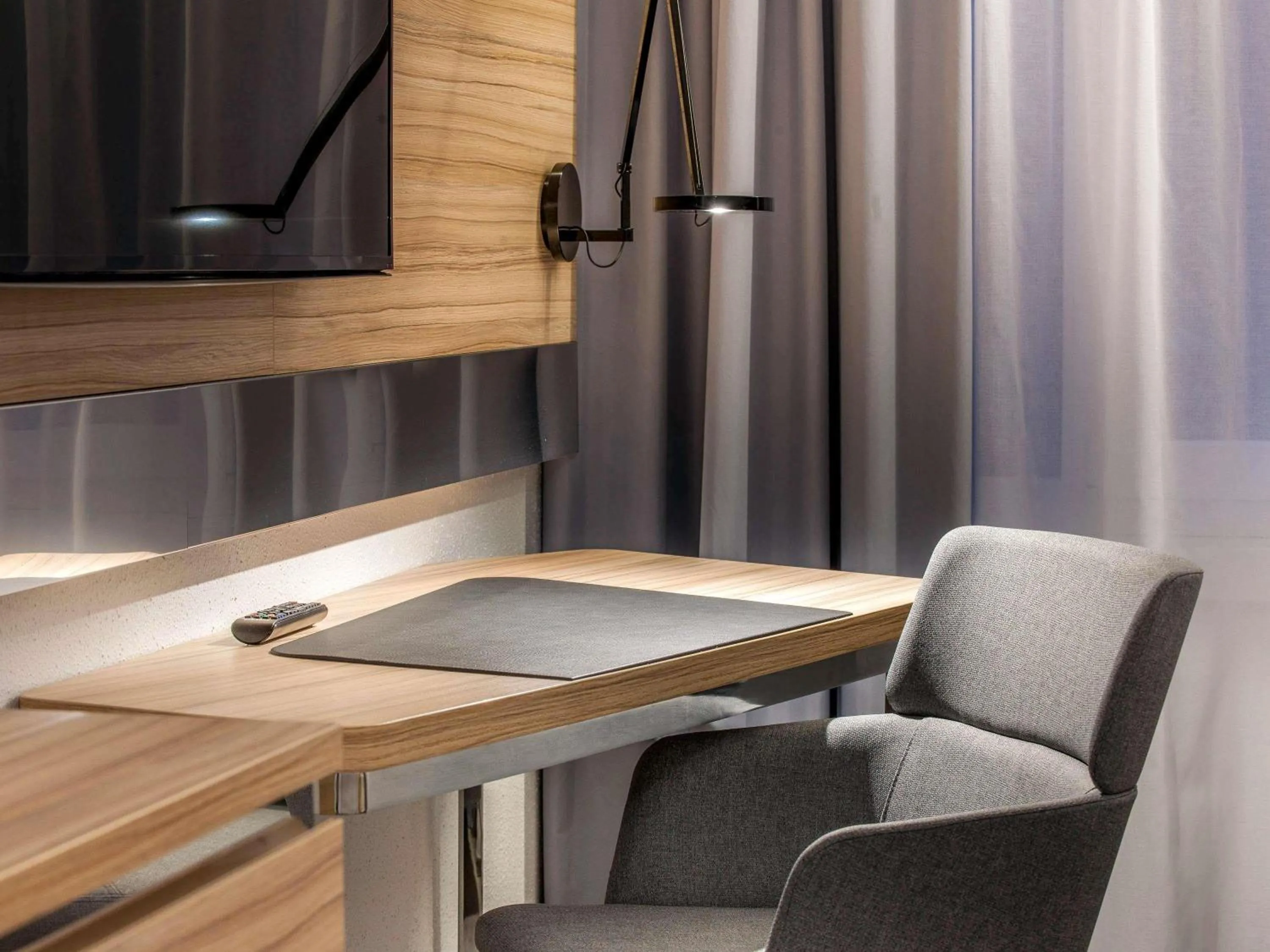 Bedroom in Novotel Köln City