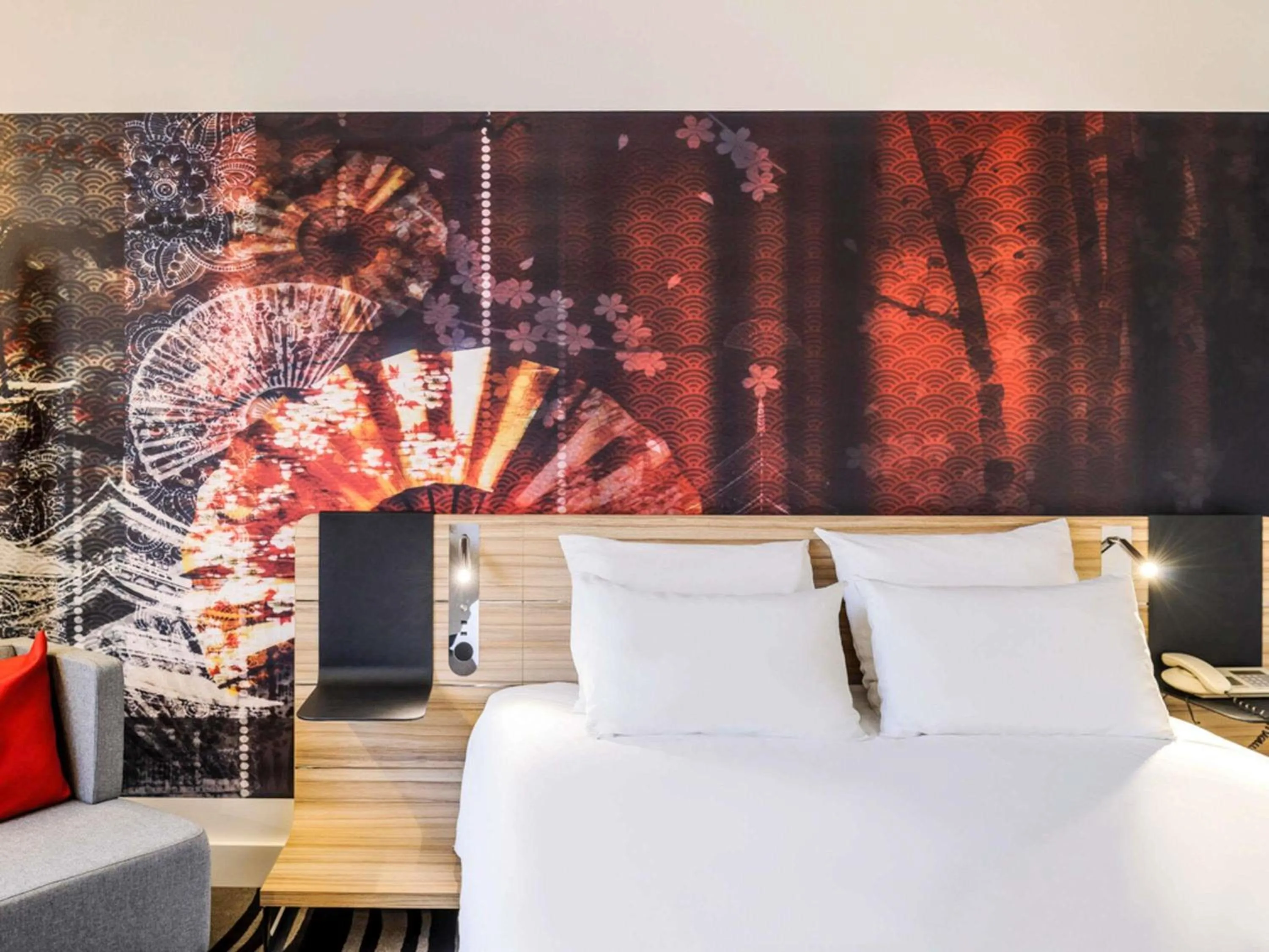 Bedroom, Bed in Novotel Köln City