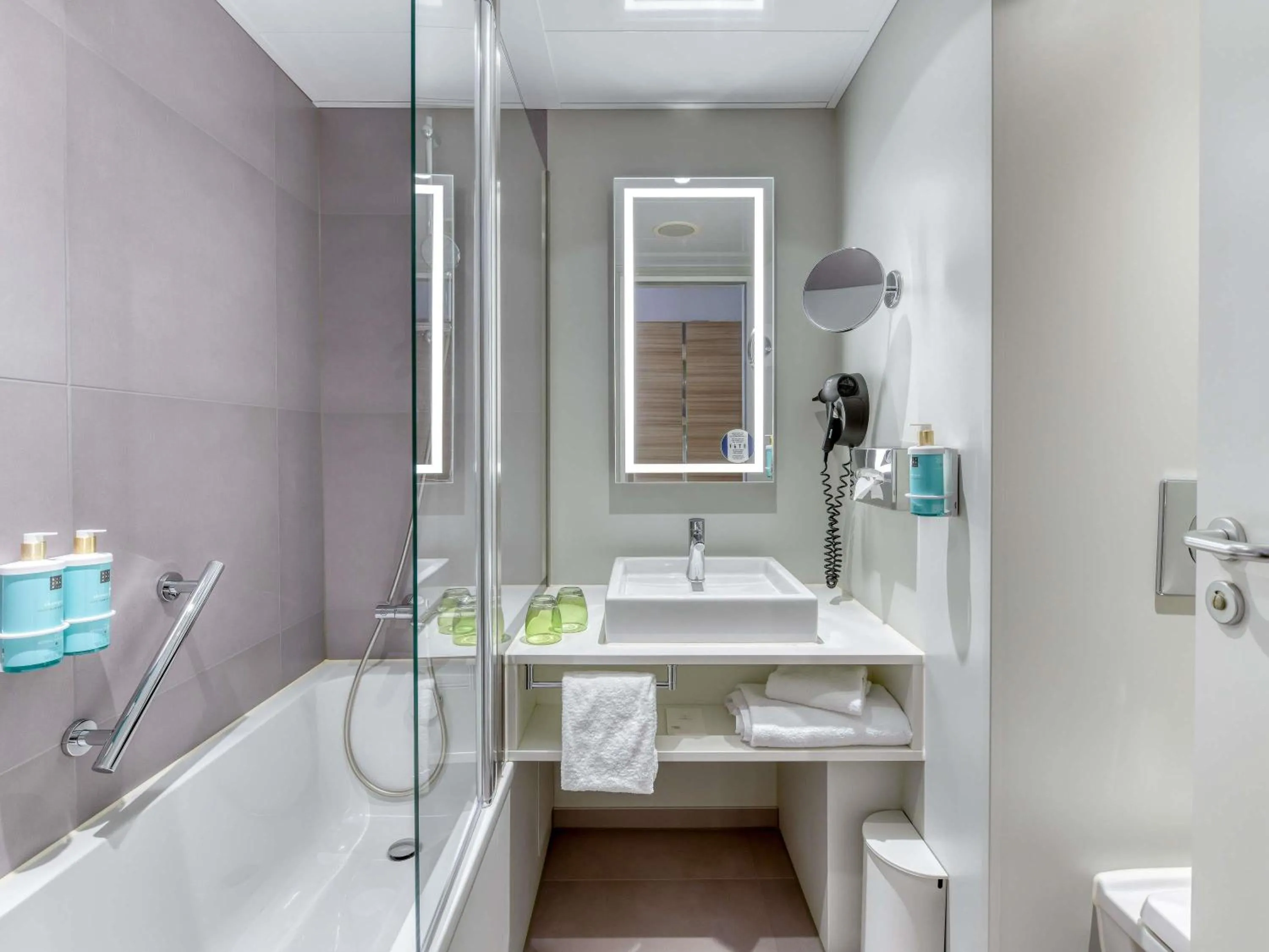 Bedroom in Novotel Köln City