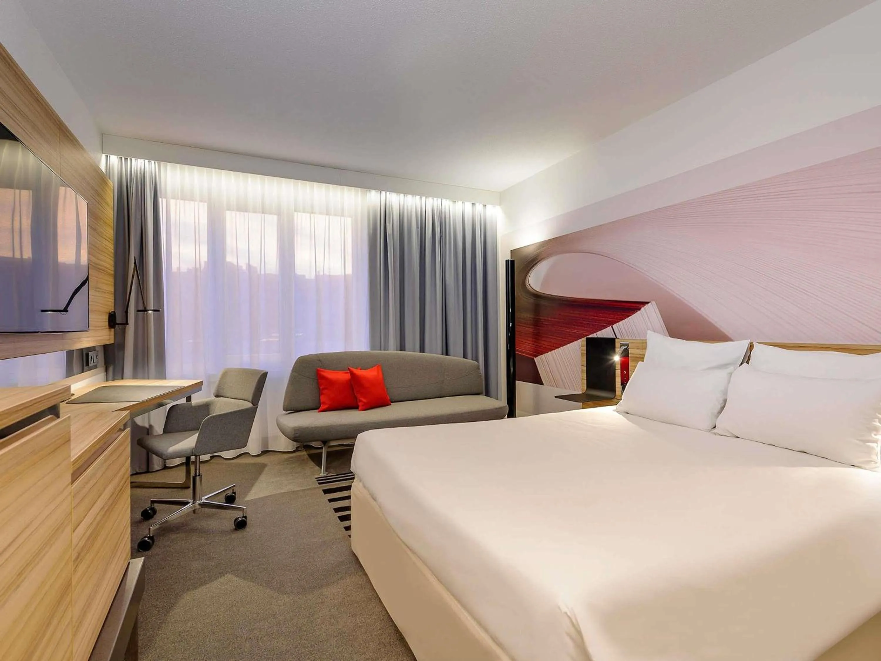 Bedroom, Bed in Novotel Köln City