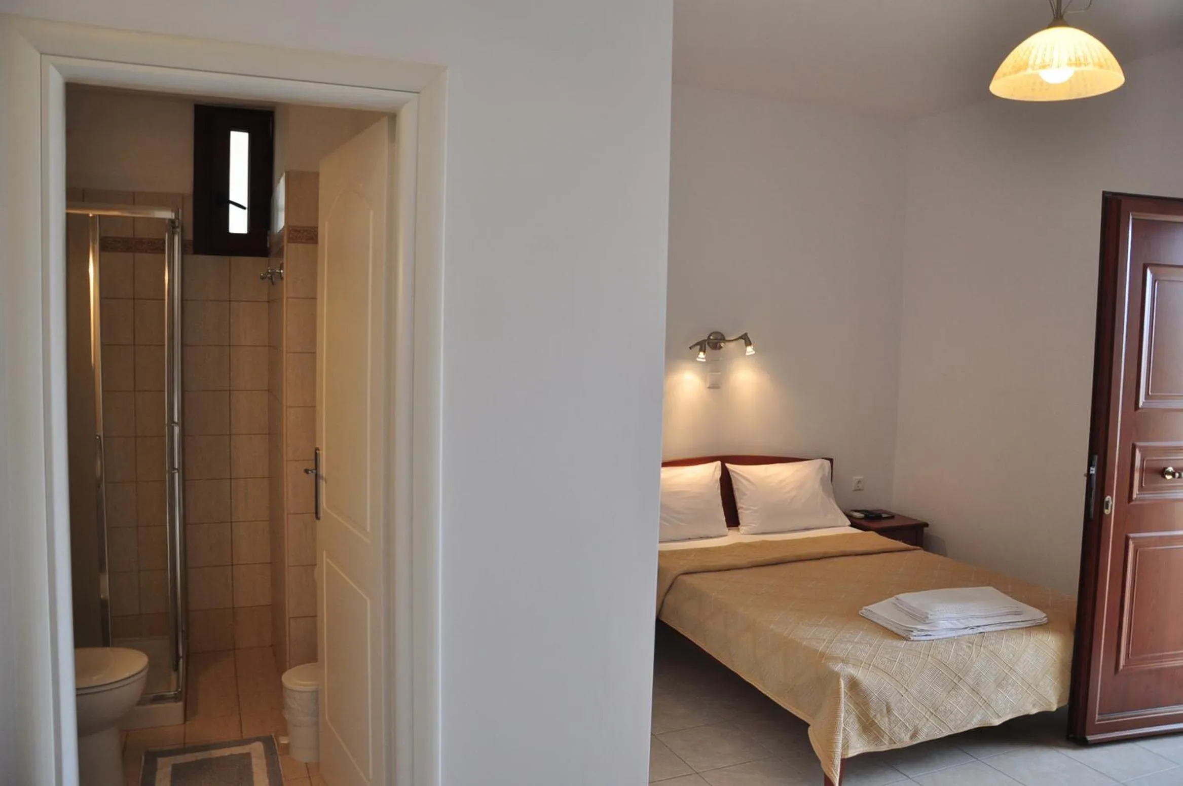 Shower, Bed in Kato Zakros Palace Apartments