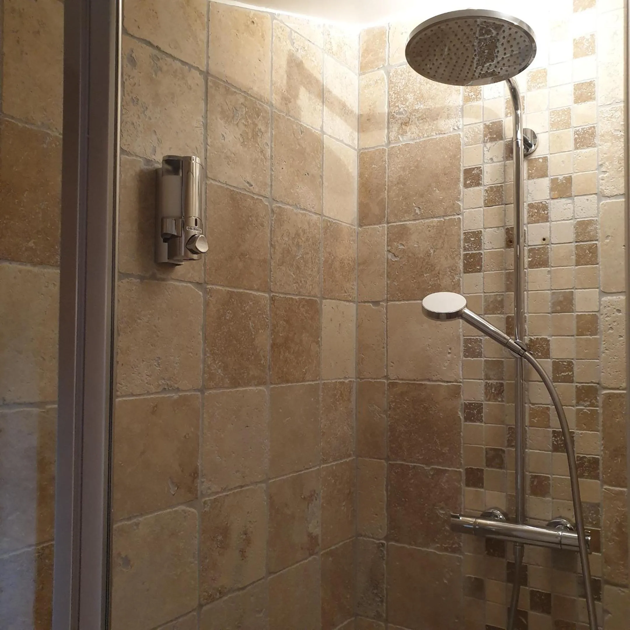 Shower in Mas de Reilhanette