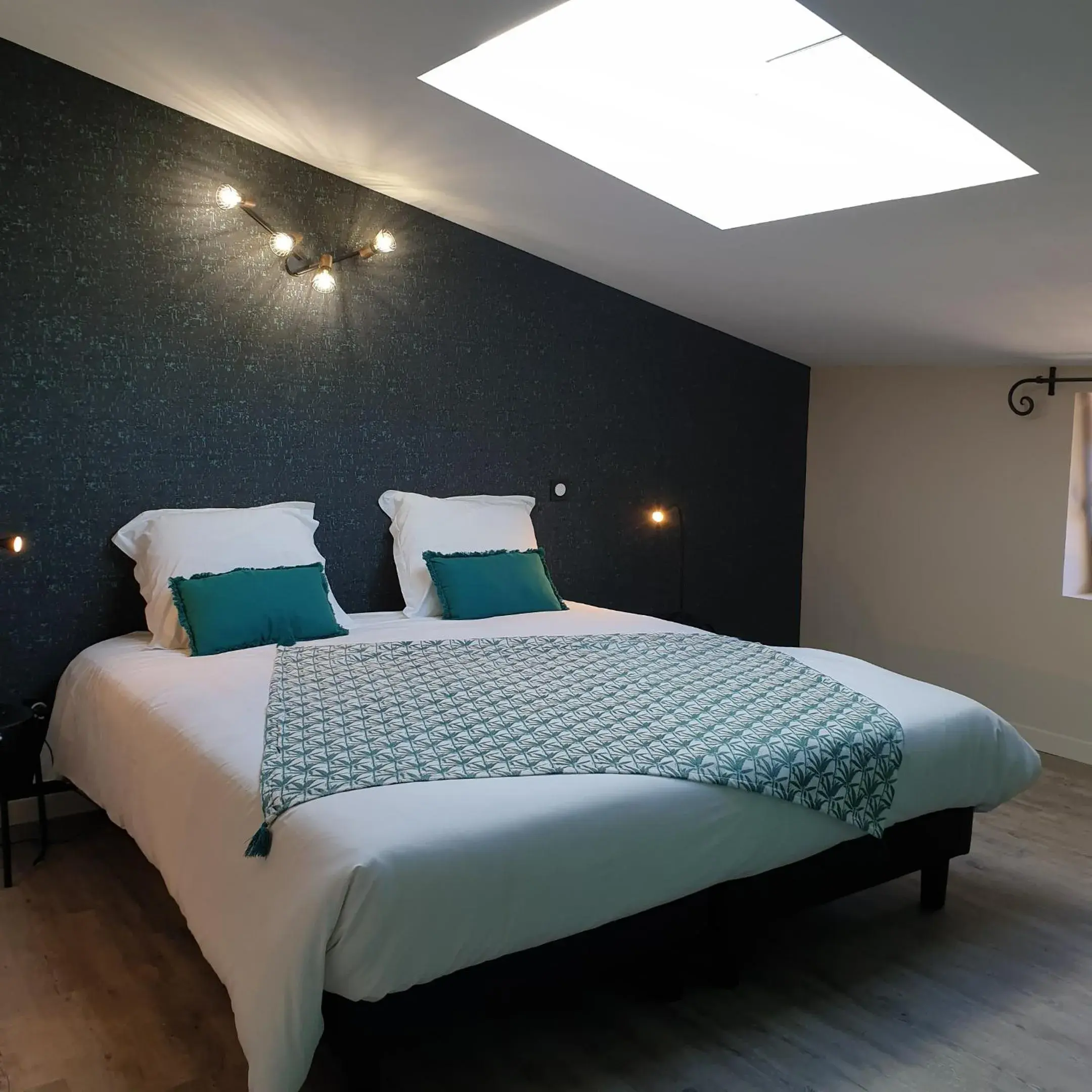Double or Twin Room with Private Bathroom - single occupancy in Mas de Reilhanette Double or Twin Room with Private Bathroom - single occupancy in Mas de Reilhanette
