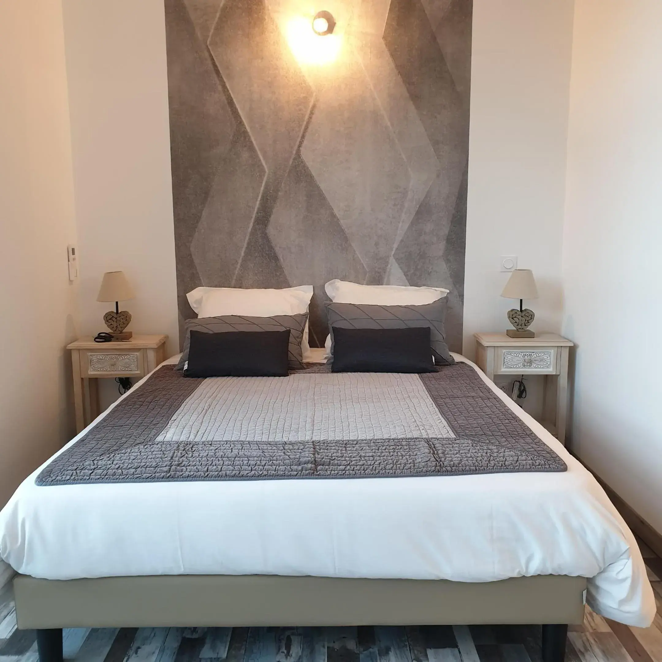 King Room - single occupancy in Mas de Reilhanette King Room - single occupancy in Mas de Reilhanette