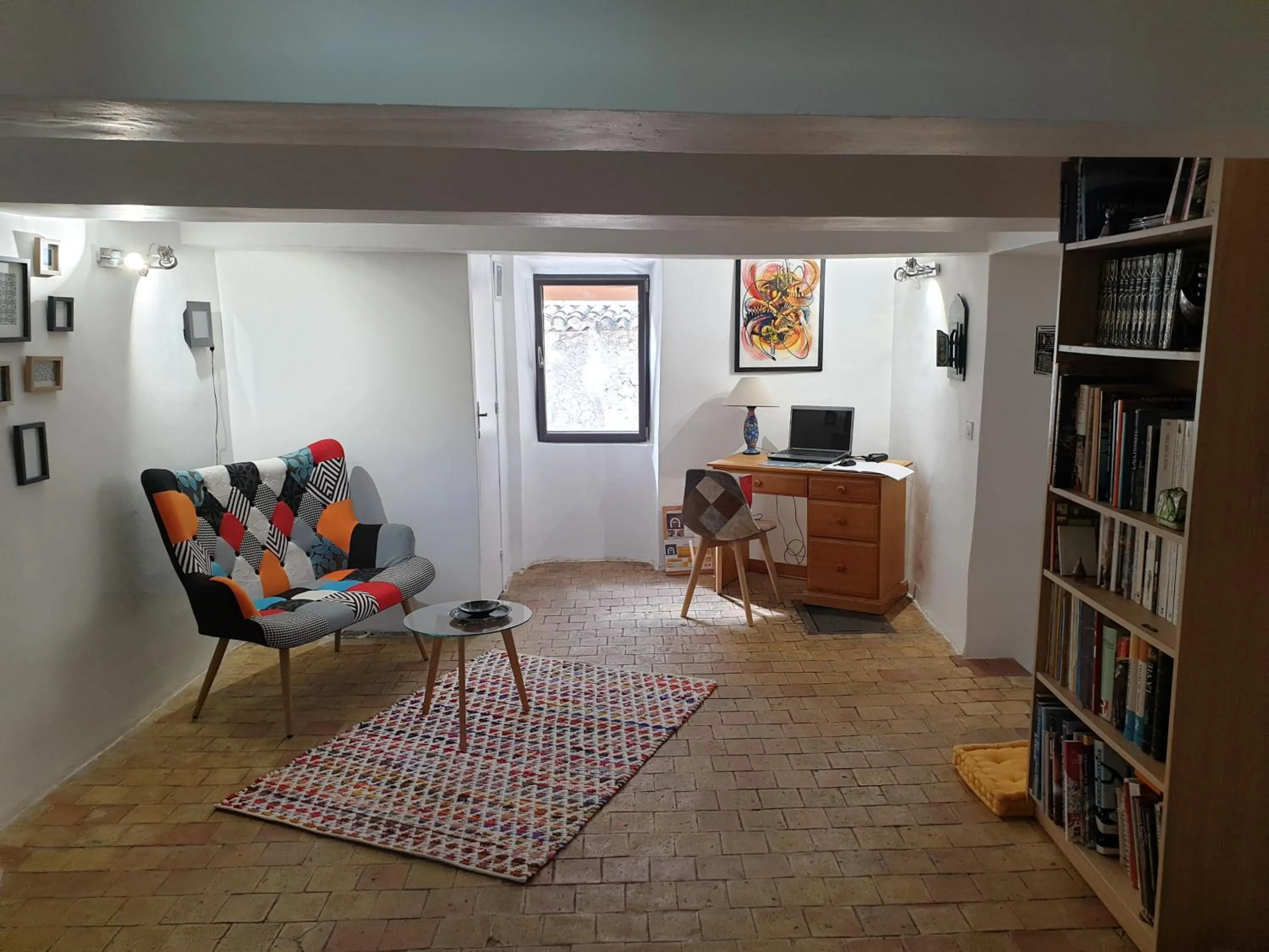 Library in Mas de Reilhanette