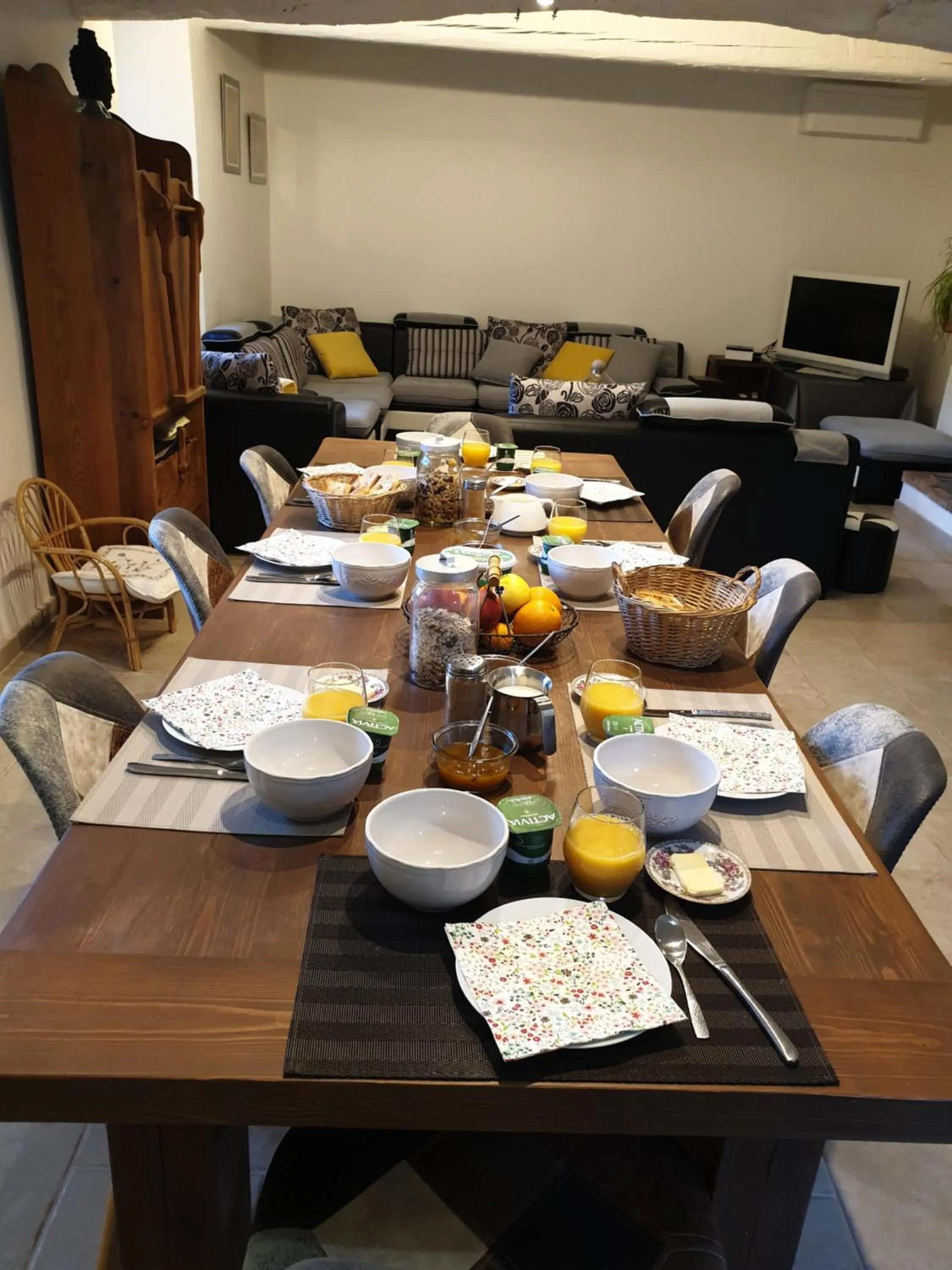 Continental breakfast in Mas de Reilhanette