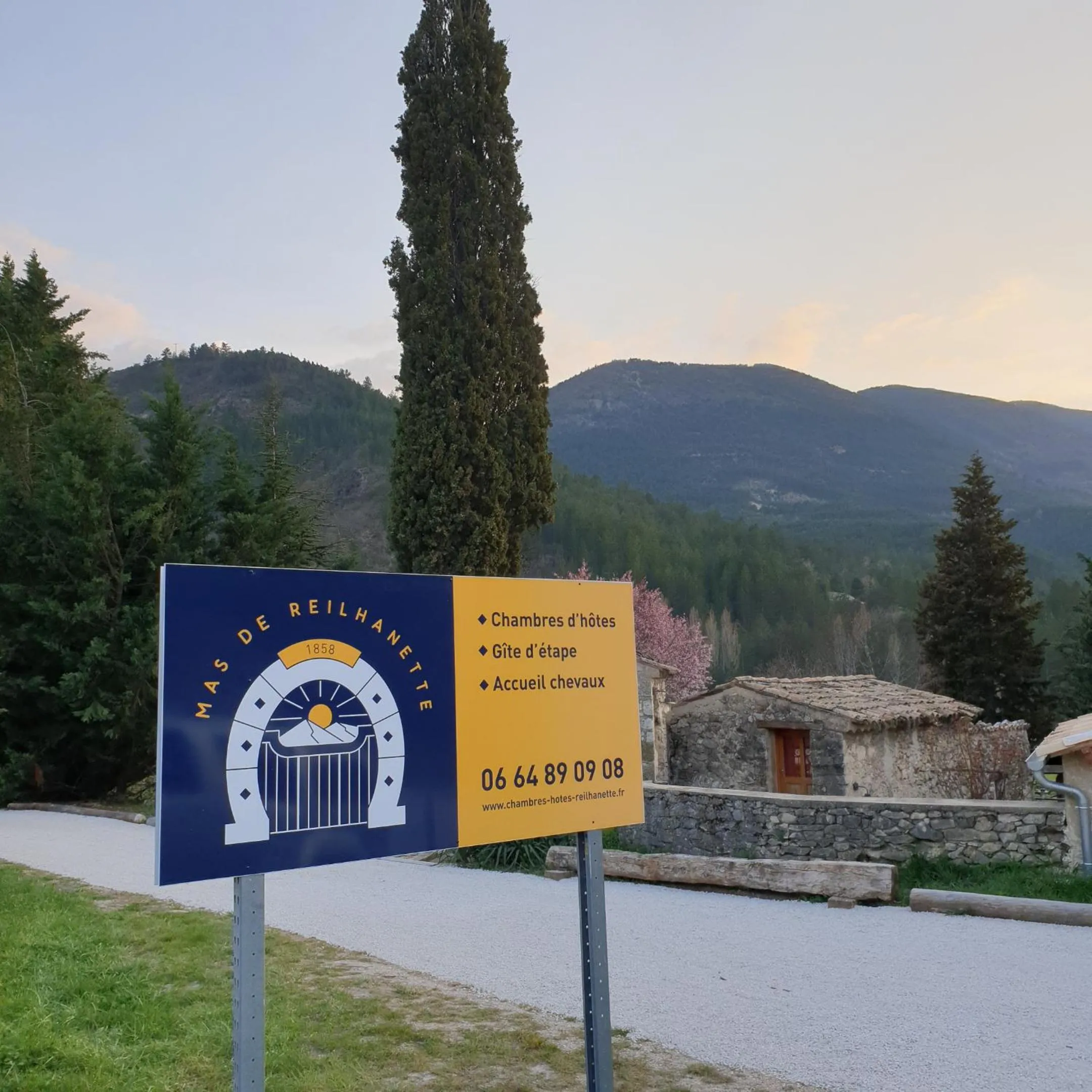 Property logo or sign in Mas de Reilhanette