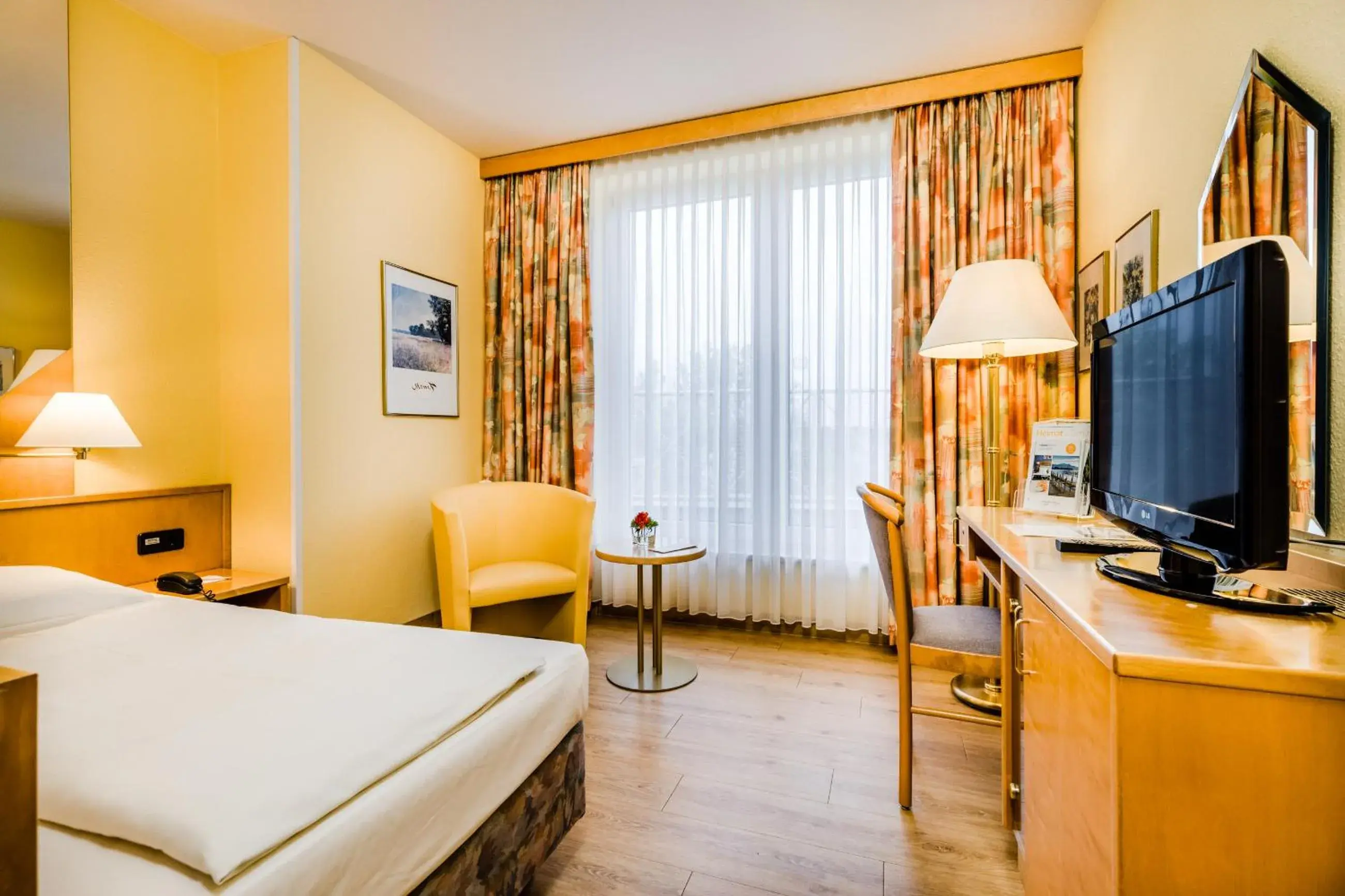 Photo of the whole room, Bed in Taste Hotel Dresden-ehemals Residenz Alt Dresden Photo of the whole room, Bed in Taste Hotel Dresden-ehemals Residenz Alt Dresden