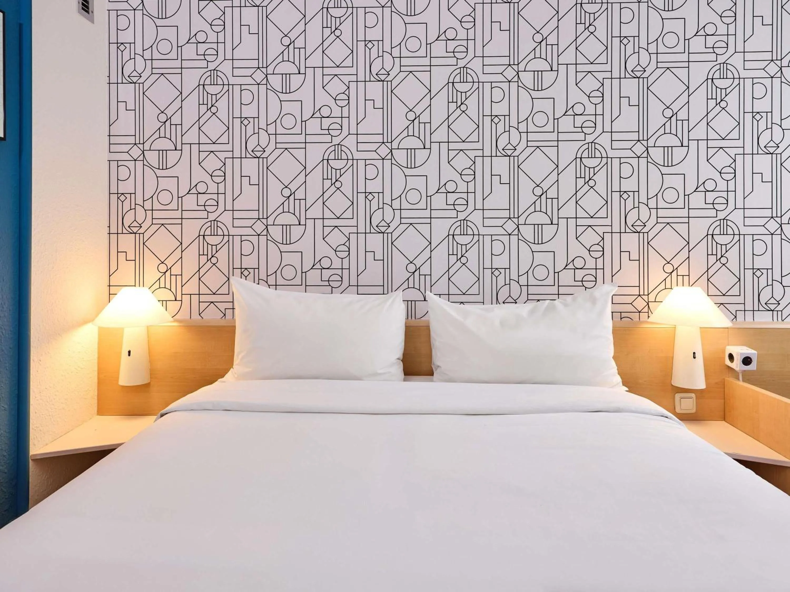 Bedroom, Bed in ibis Hotel Düsseldorf Hauptbahnhof