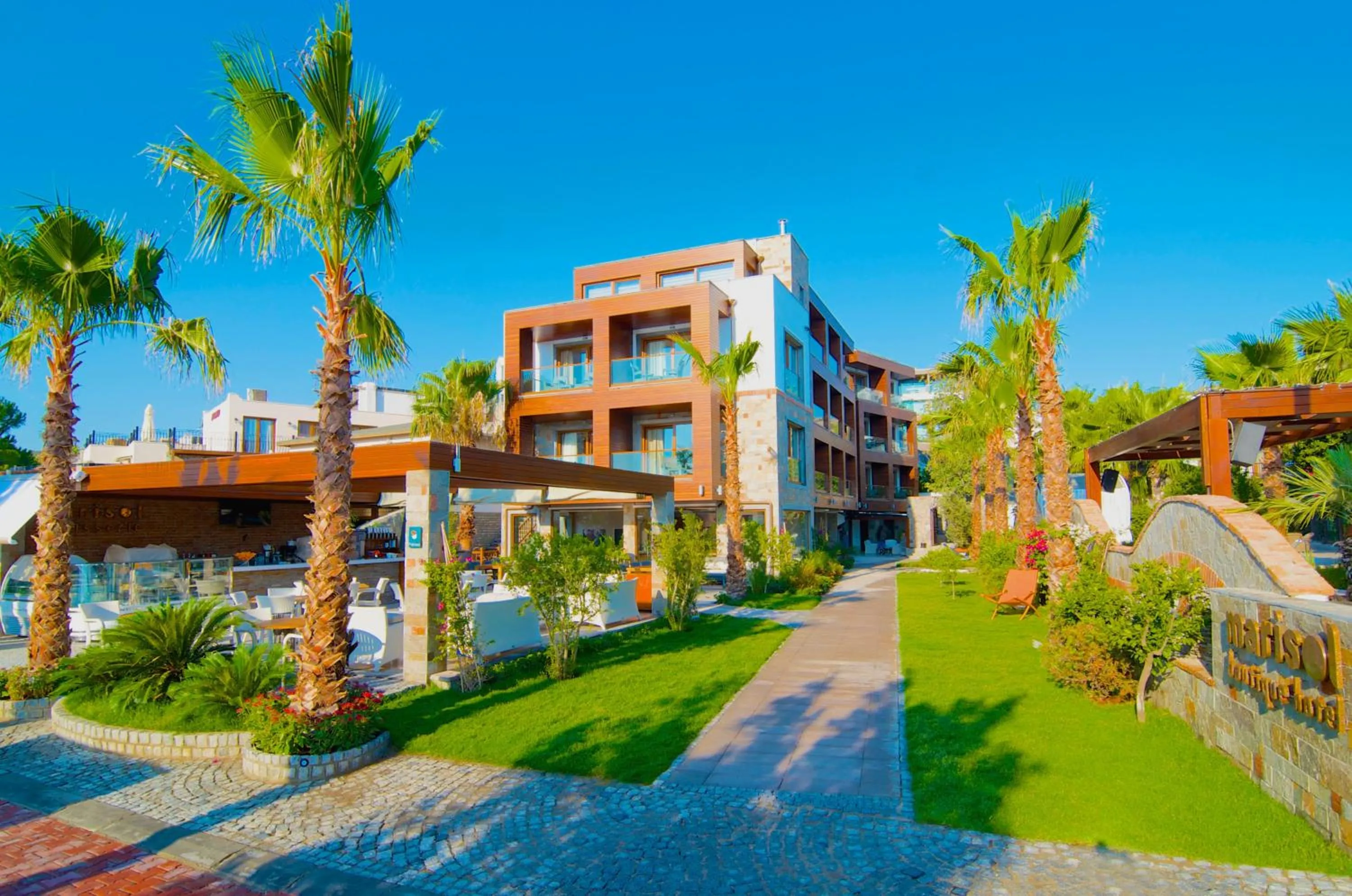 Facade/entrance in Marisol Boutique Hotel