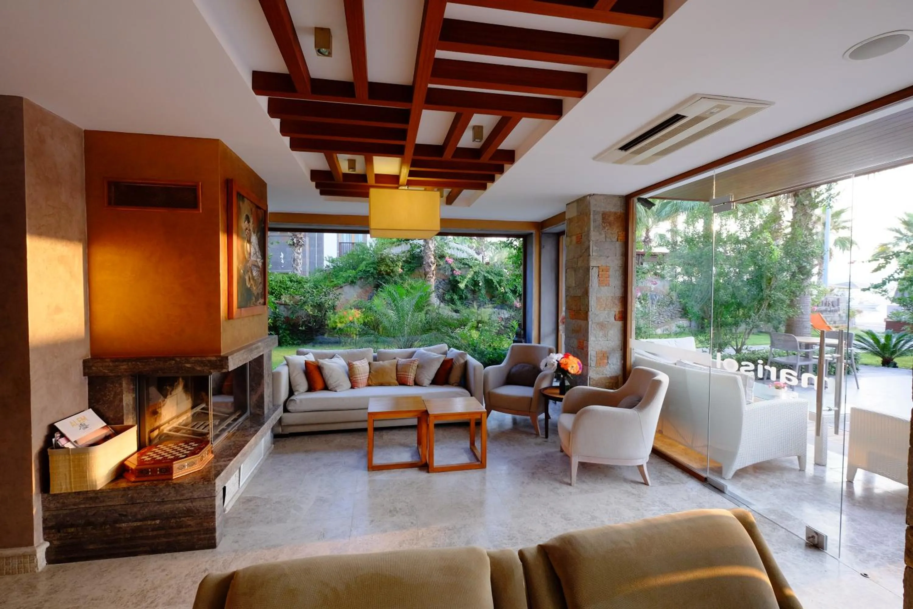Communal lounge/ TV room in Marisol Boutique Hotel
