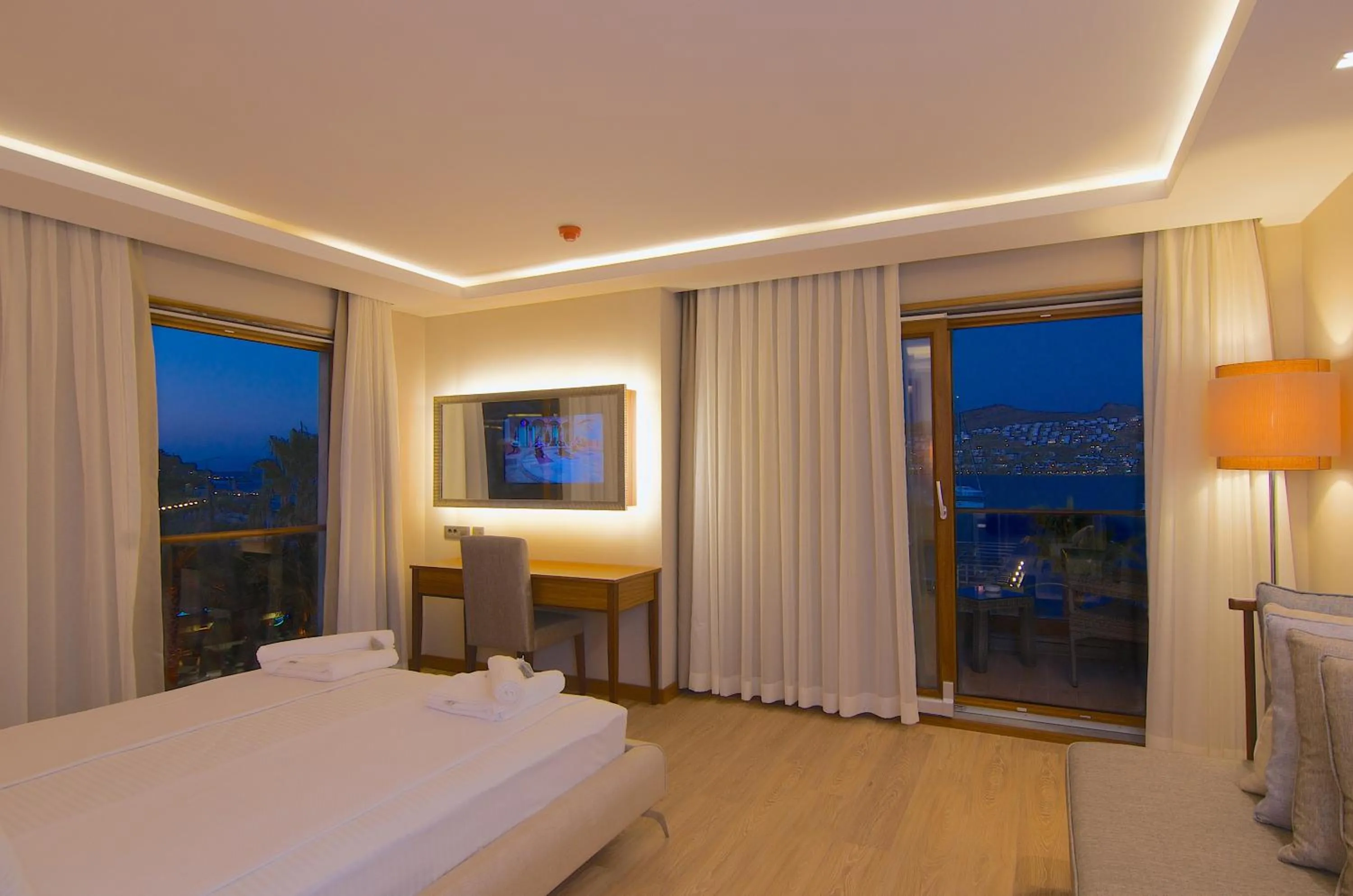 Photo of the whole room, Bed in Marisol Boutique Hotel