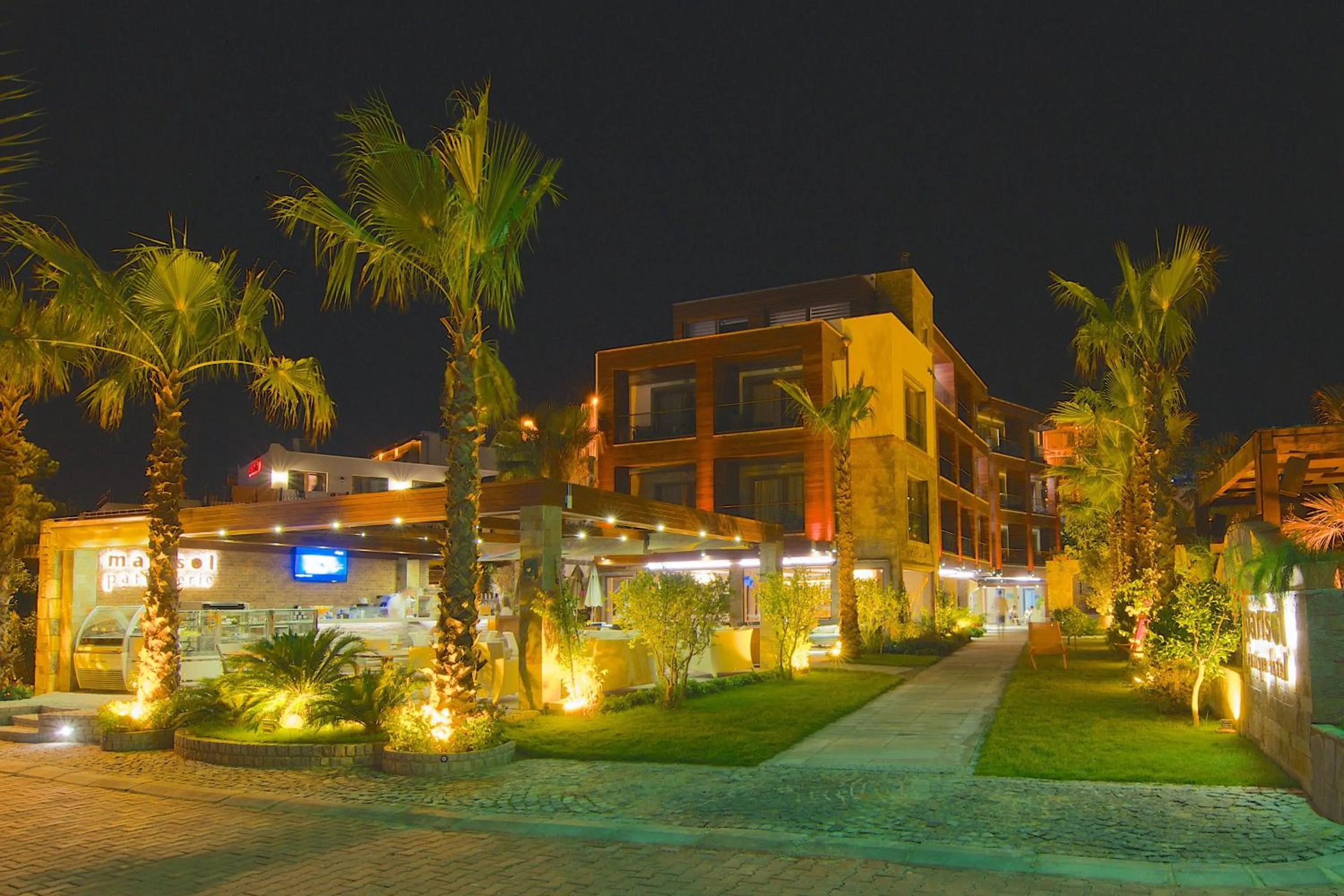 Facade/entrance in Marisol Boutique Hotel