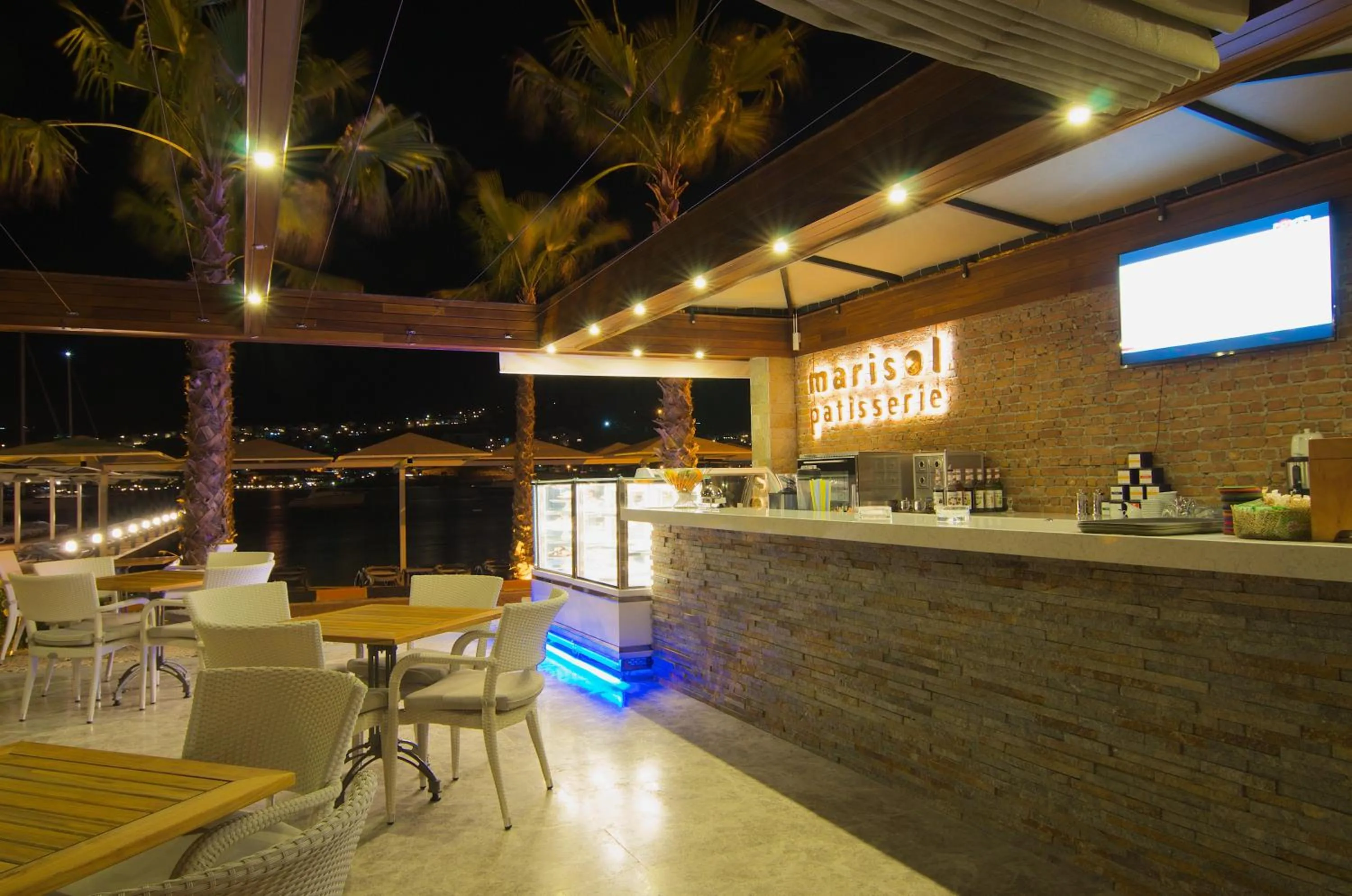 Restaurant/places to eat in Marisol Boutique Hotel