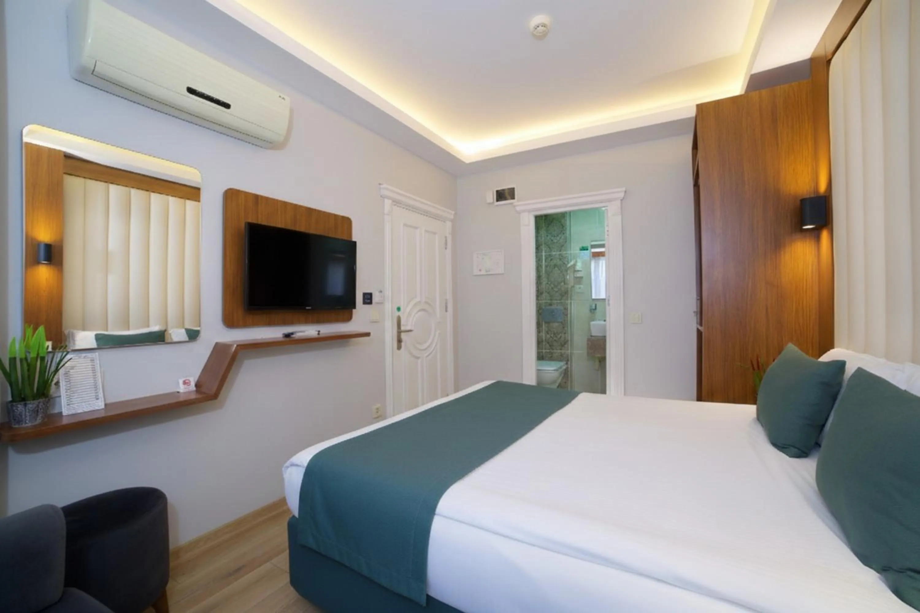 Photo of the whole room, Bed in Hotel Black Tulip