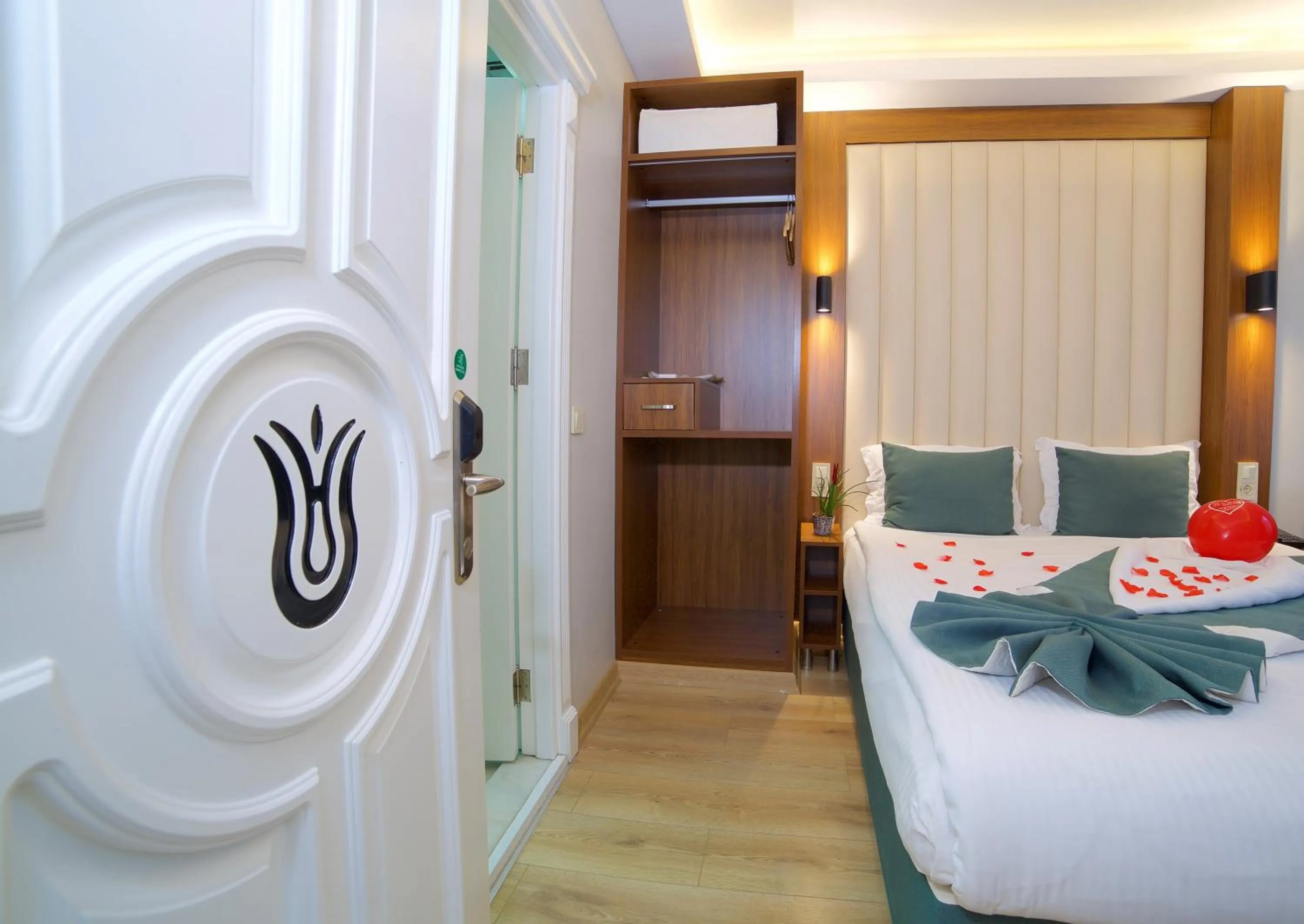 Photo of the whole room, Bed in Hotel Black Tulip