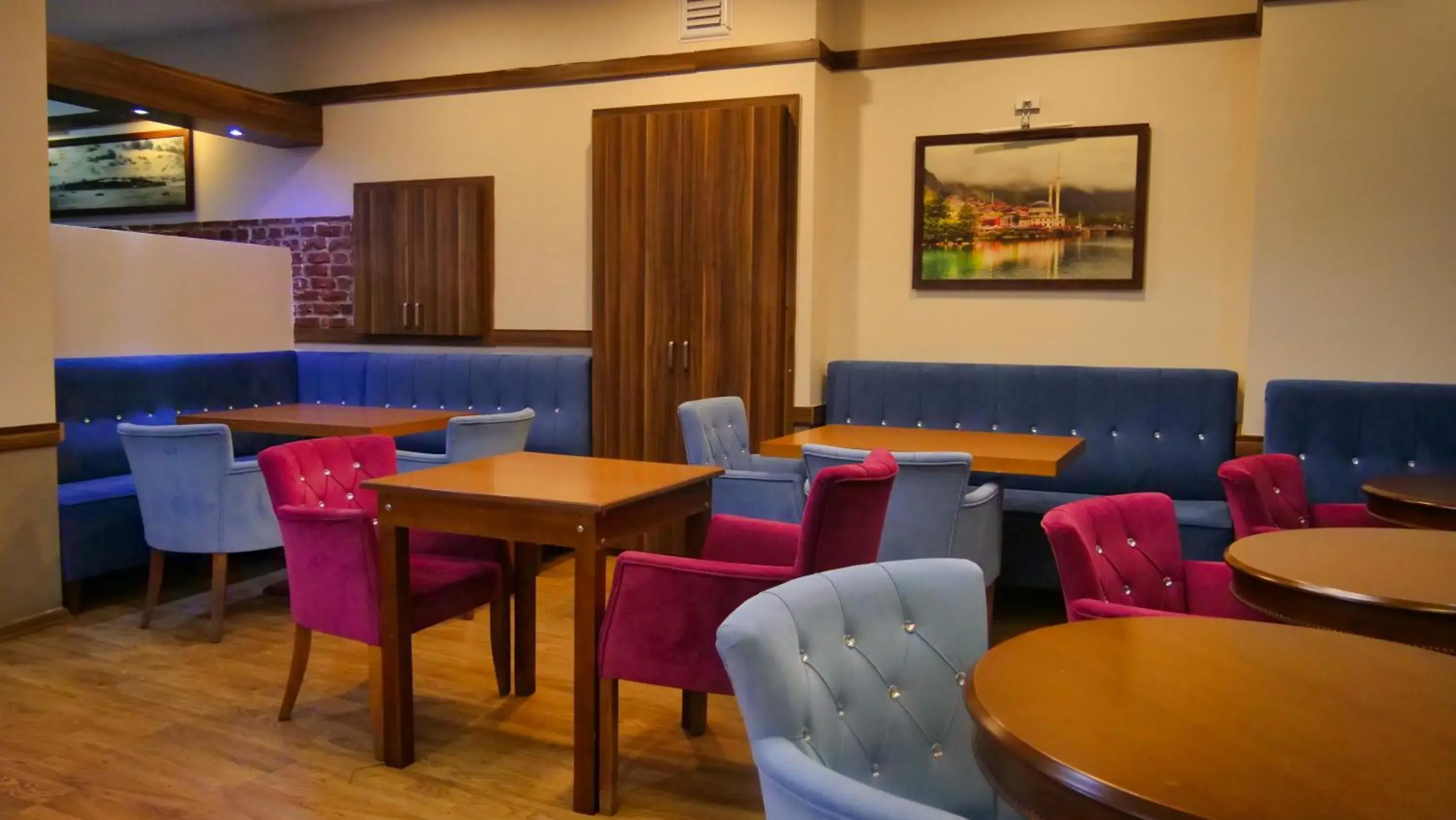 Restaurant/places to eat in Hotel Black Tulip Restaurant/places to eat in Hotel Black Tulip