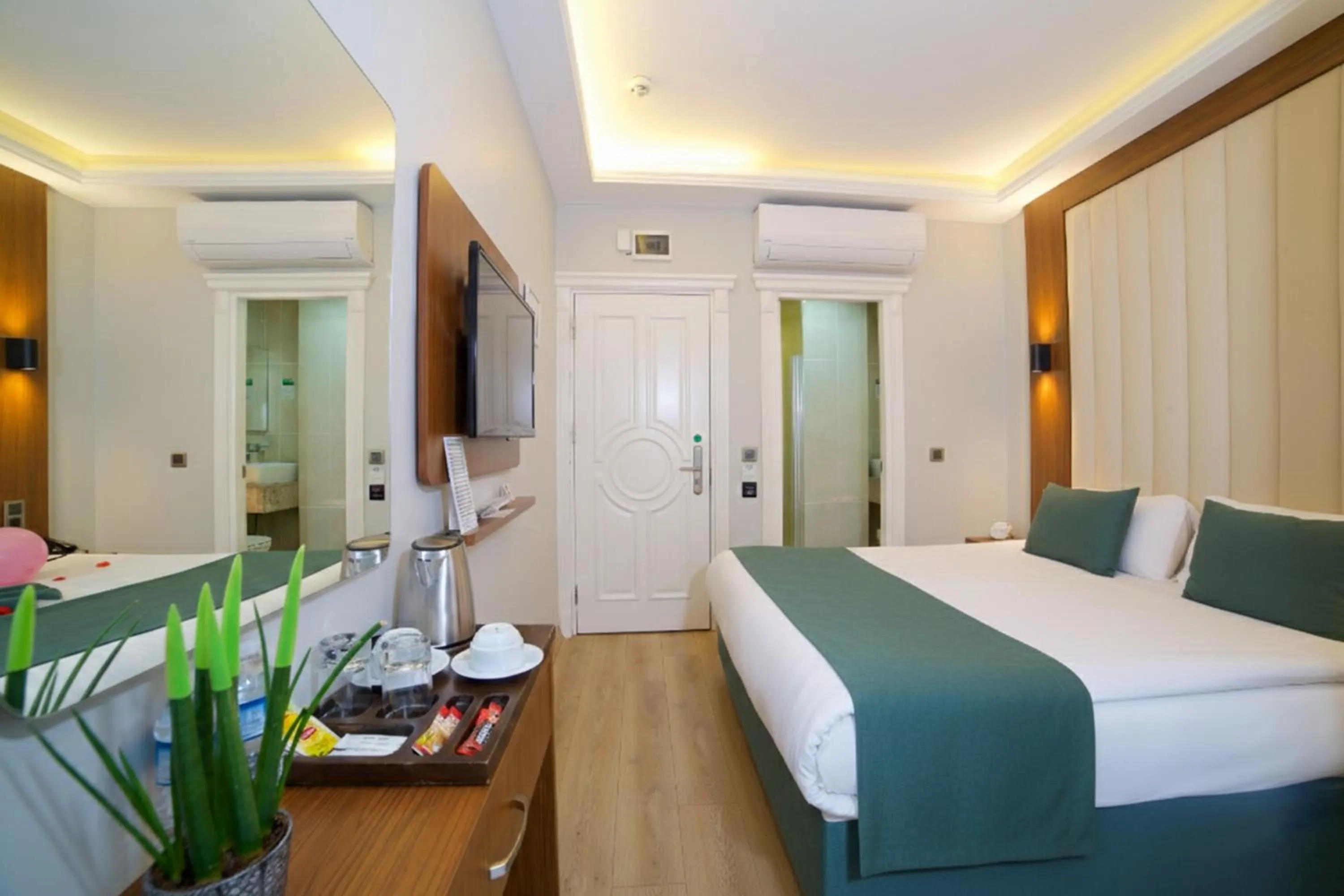 Photo of the whole room, Bed in Hotel Black Tulip