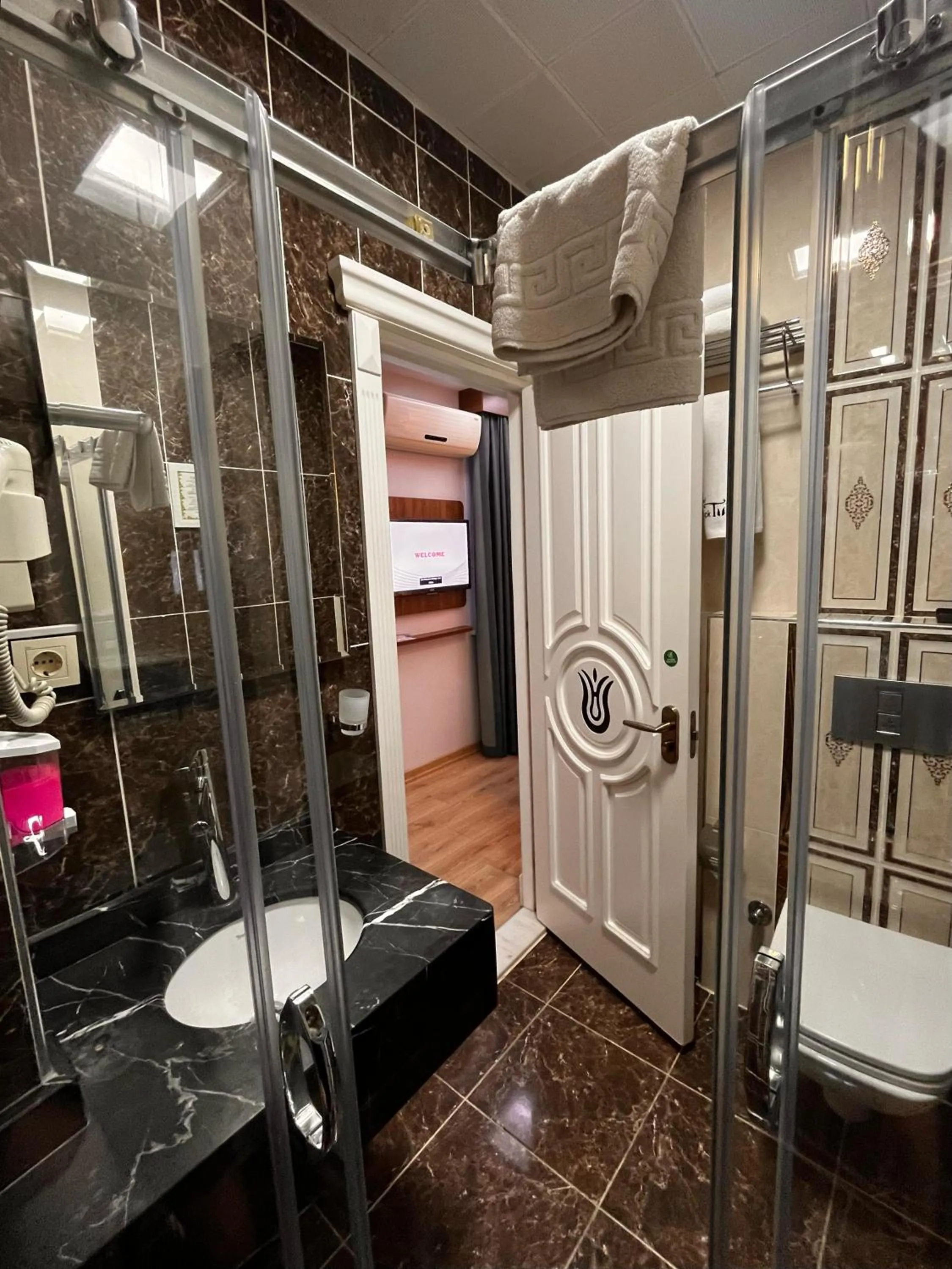 Bathroom in Hotel Black Tulip