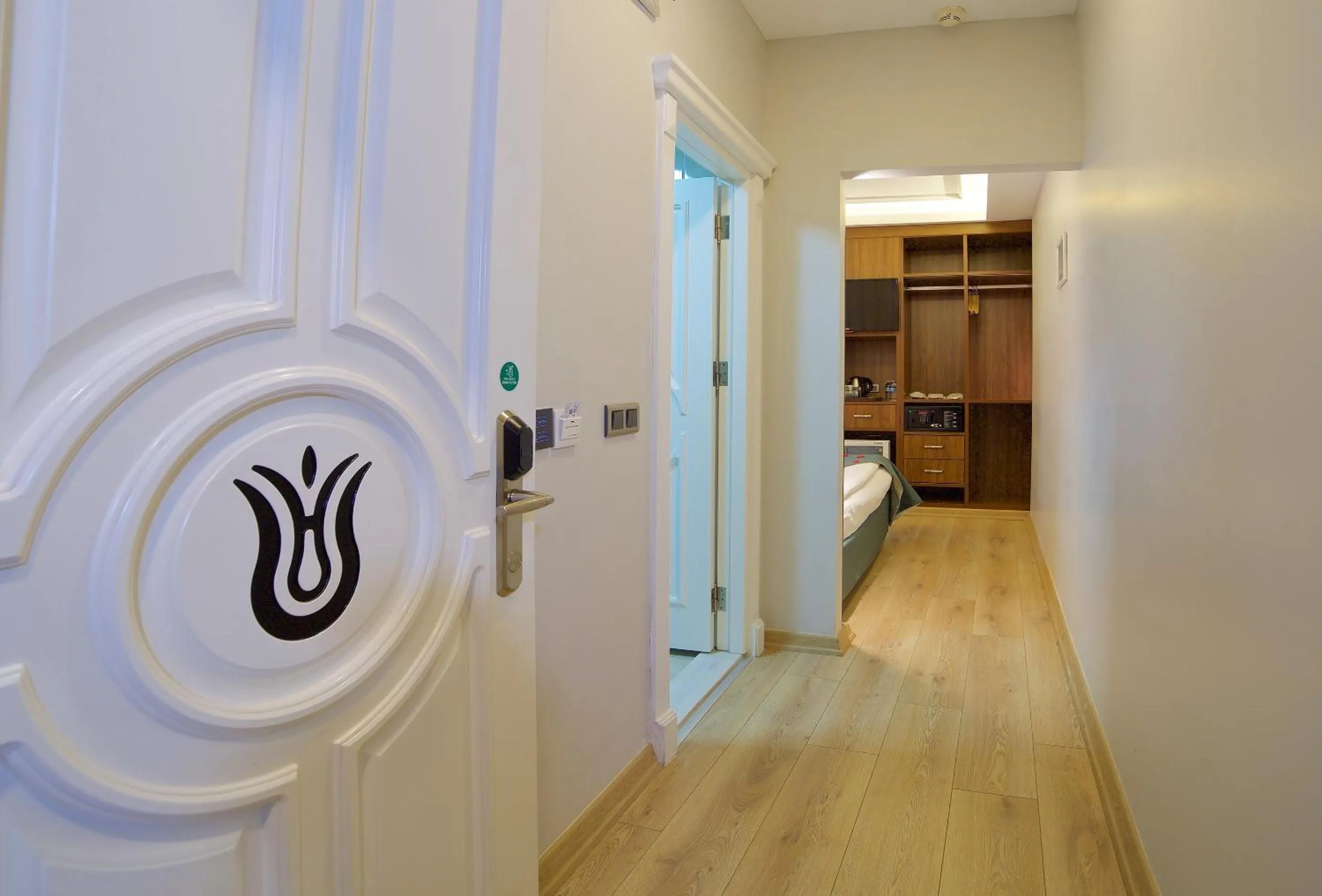 Photo of the whole room in Hotel Black Tulip