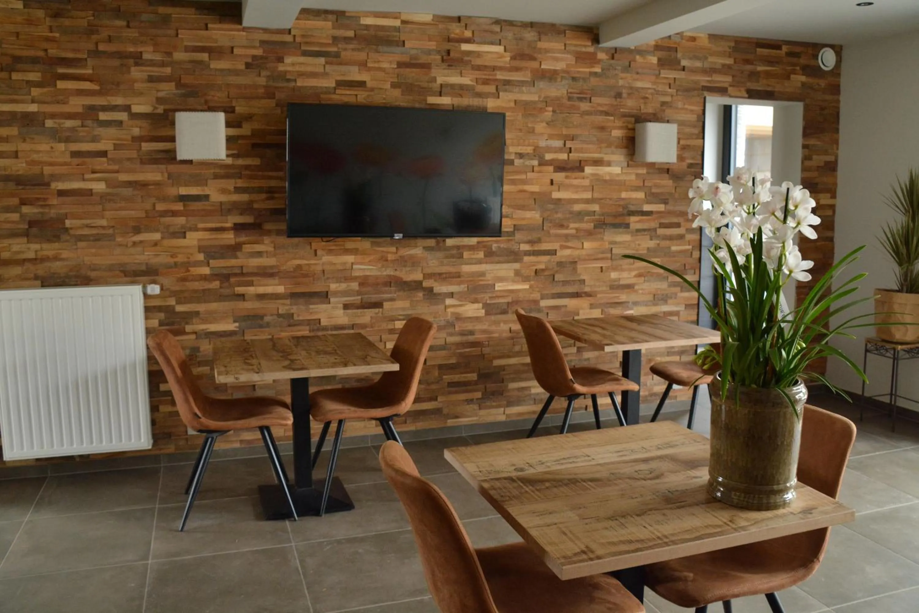 Communal lounge/ TV room in LA GLORIETTE