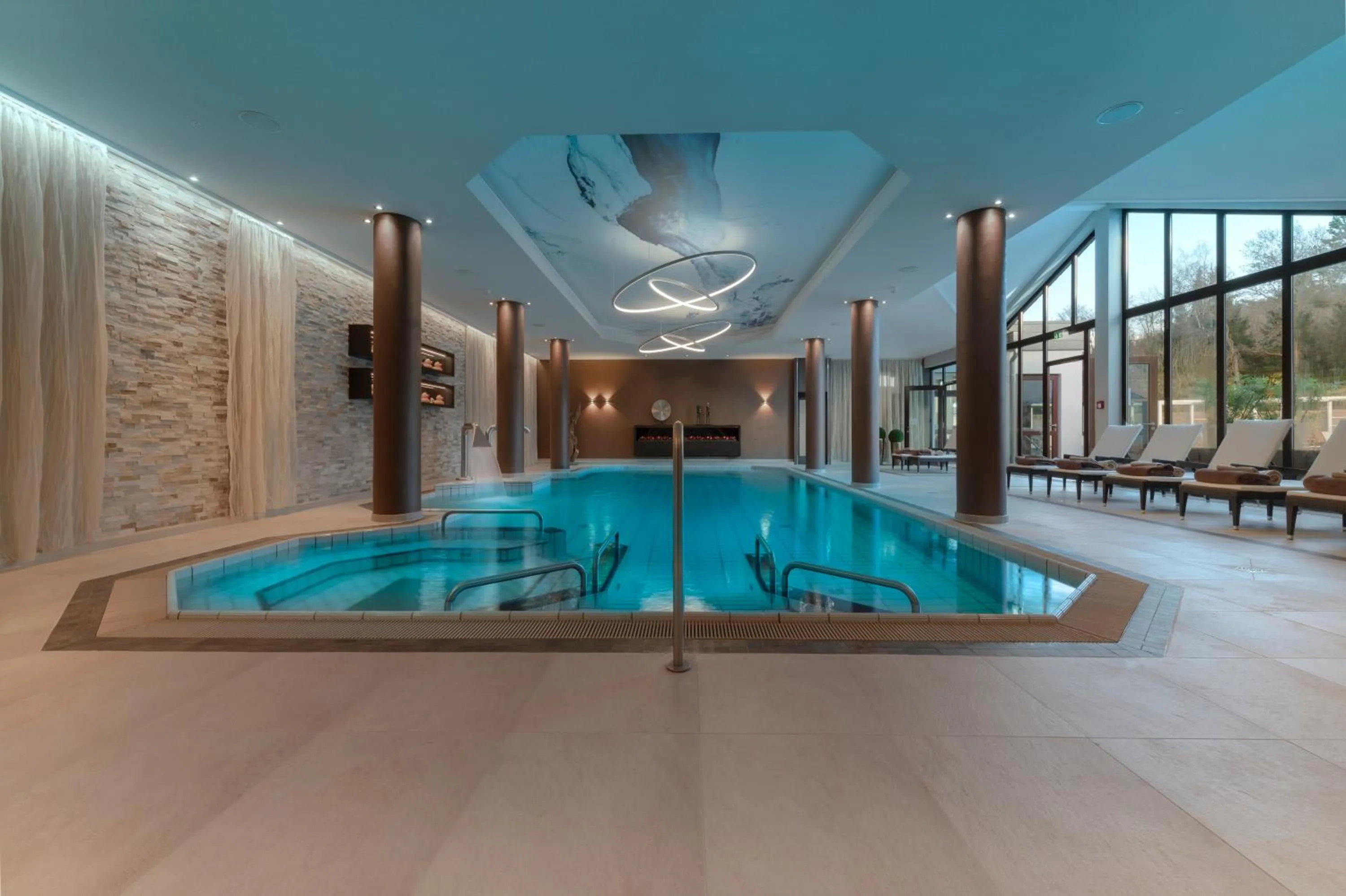 Swimming pool in Land & Golf Hotel Stromberg