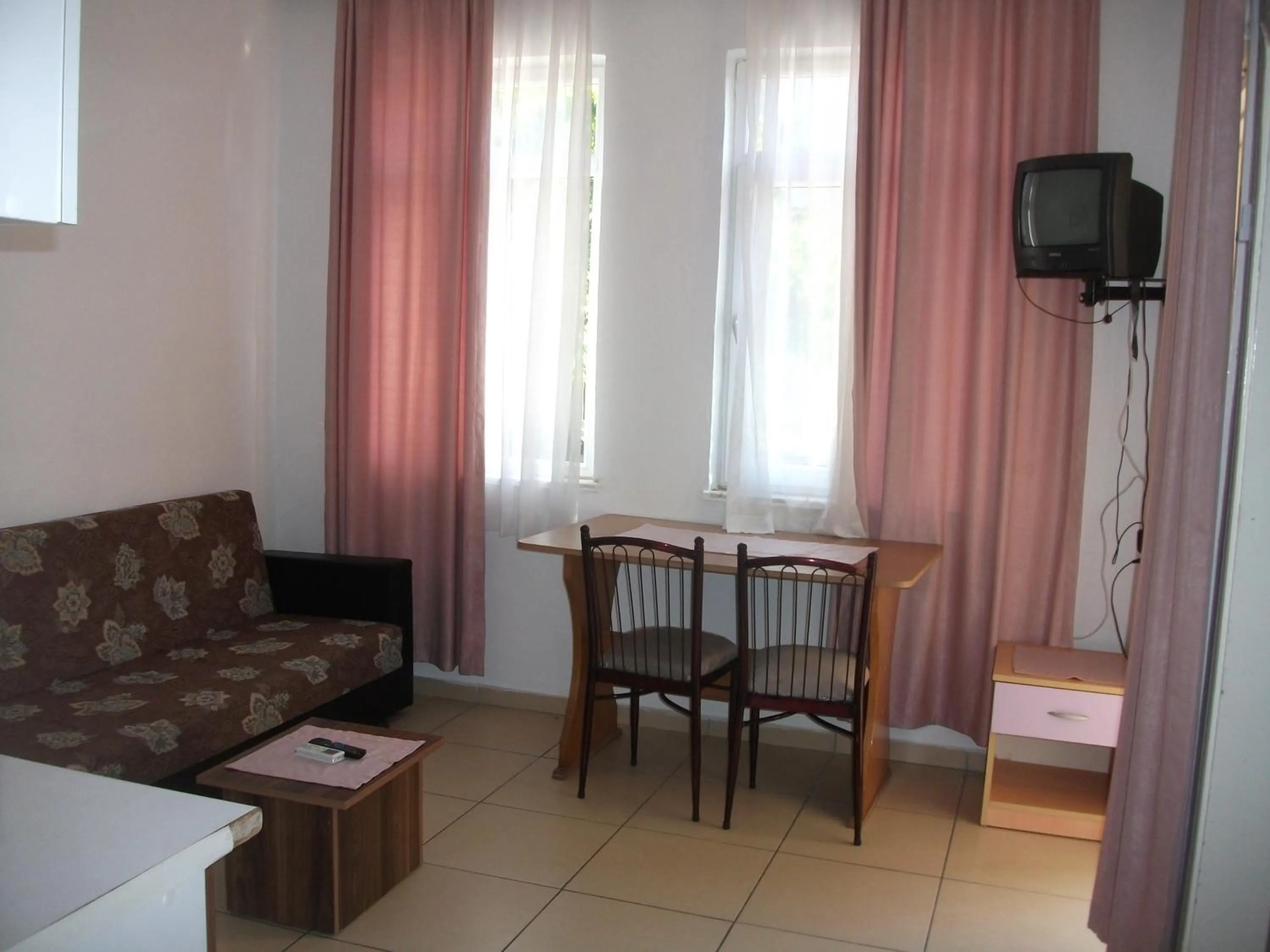 Living room, Bed in Delphin Apart Hotel