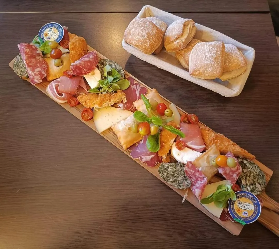 Restaurant/places to eat in Hotel Plein Soleil