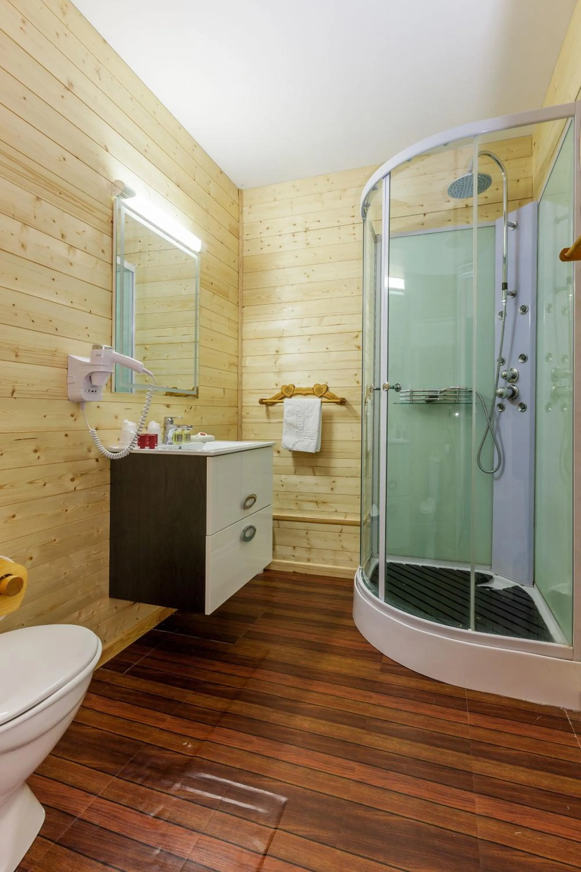 Shower in Hotel Plein Soleil