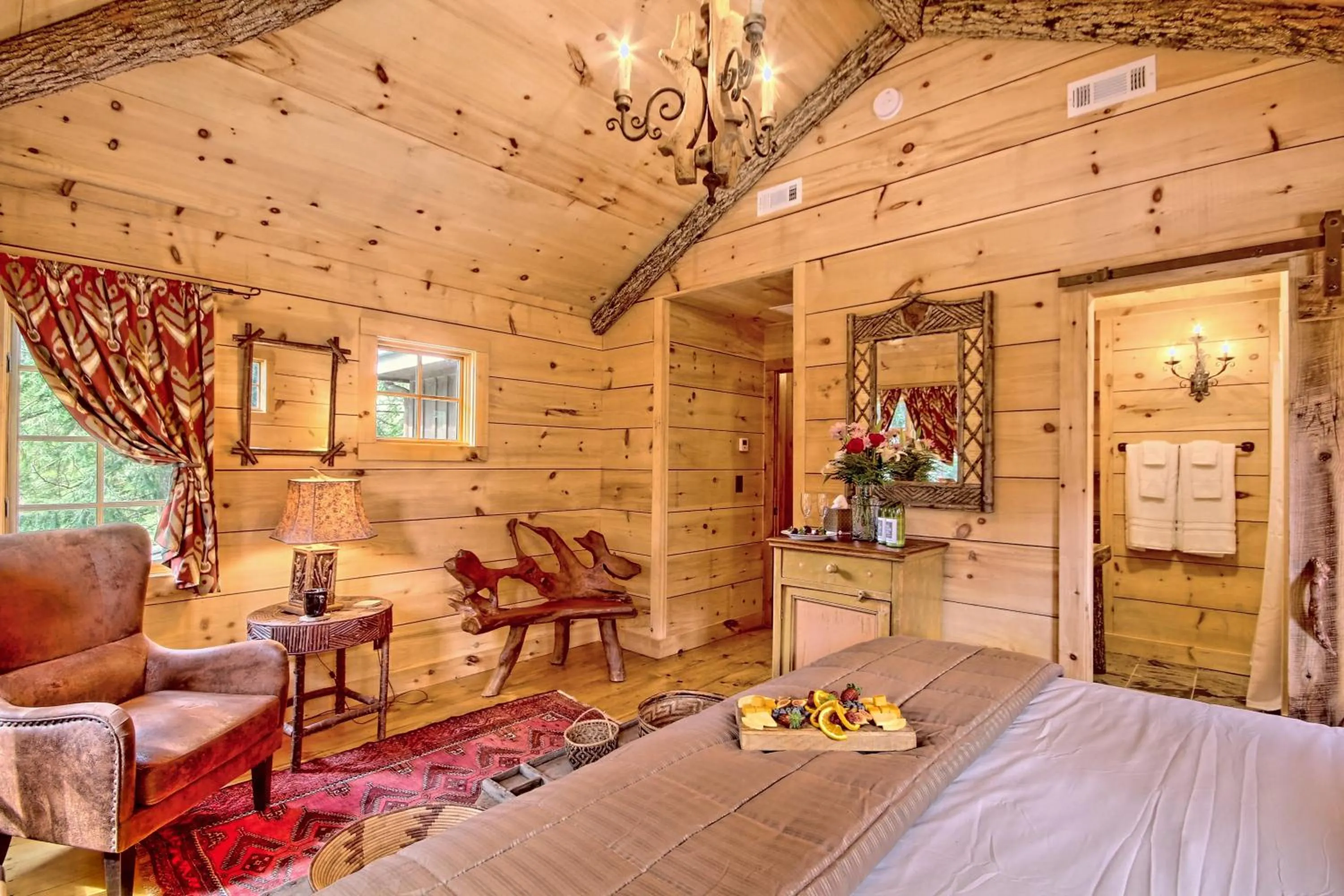 Bedroom in Lake Rabun Hotel