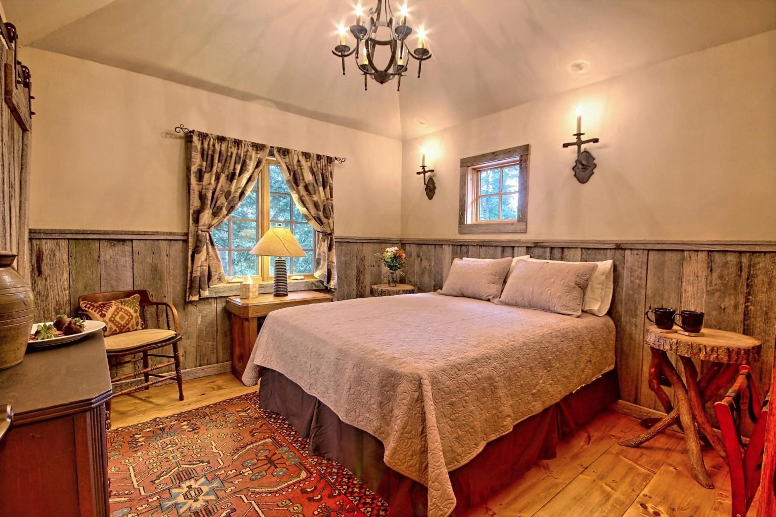 Bedroom, Bed in Lake Rabun Hotel