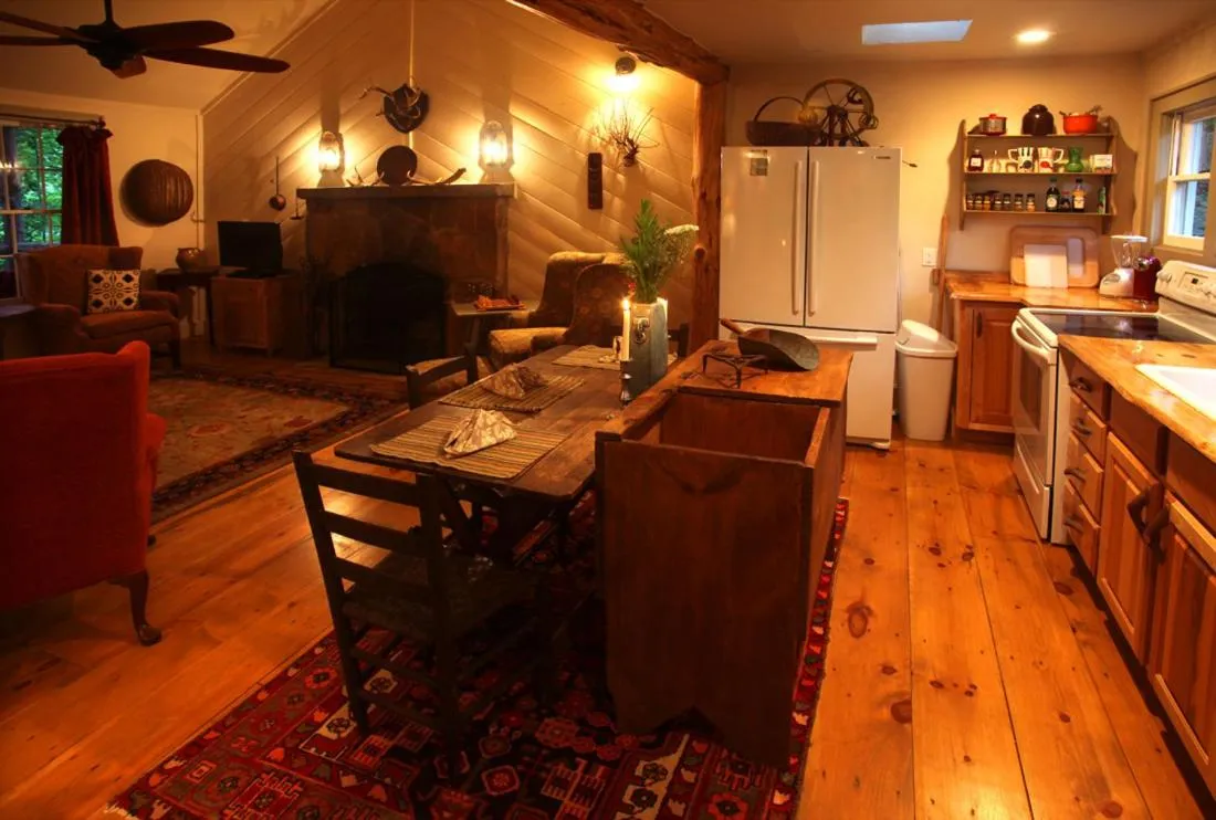 Kitchen or kitchenette in Lake Rabun Hotel