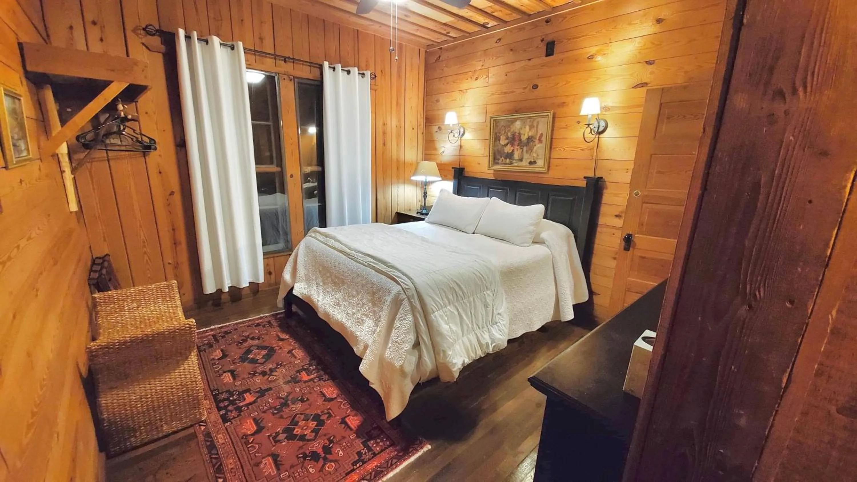 Bed in Lake Rabun Hotel