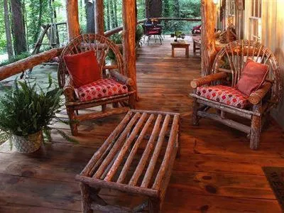 Patio in Lake Rabun Hotel