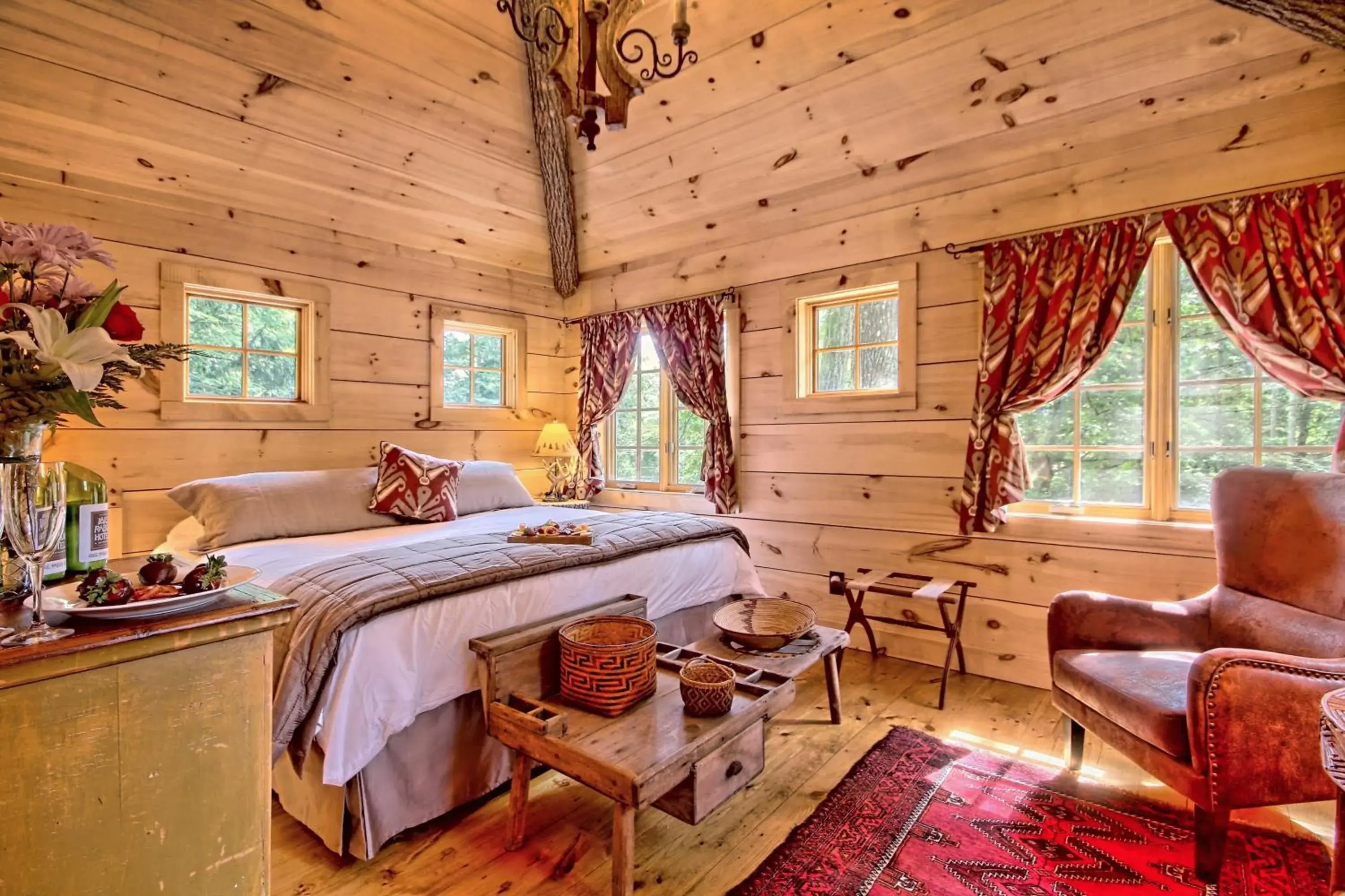 King Room in Lake Rabun Hotel King Room in Lake Rabun Hotel