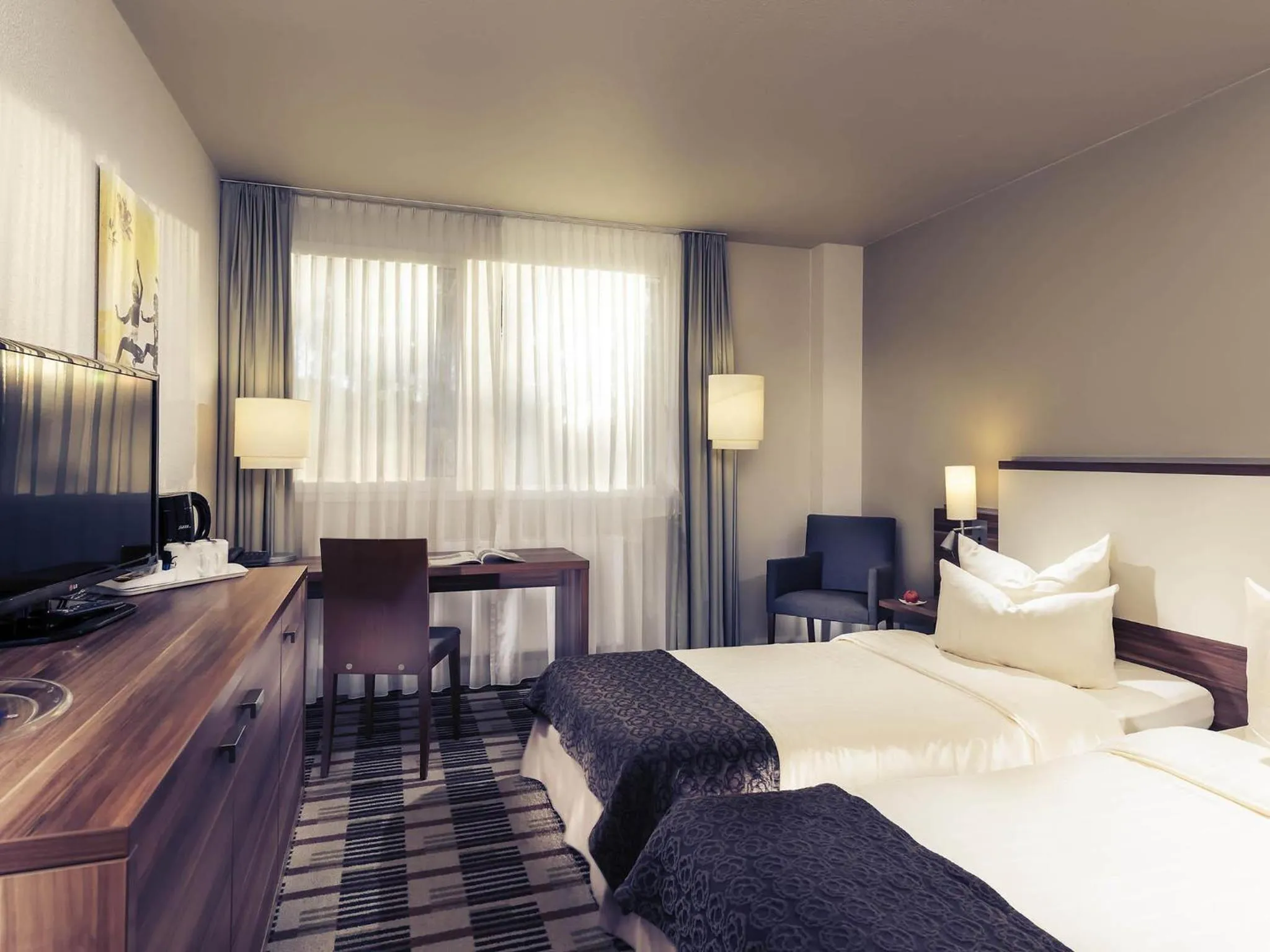 Bedroom, Bed in Mercure Hotel Saarbrücken Süd