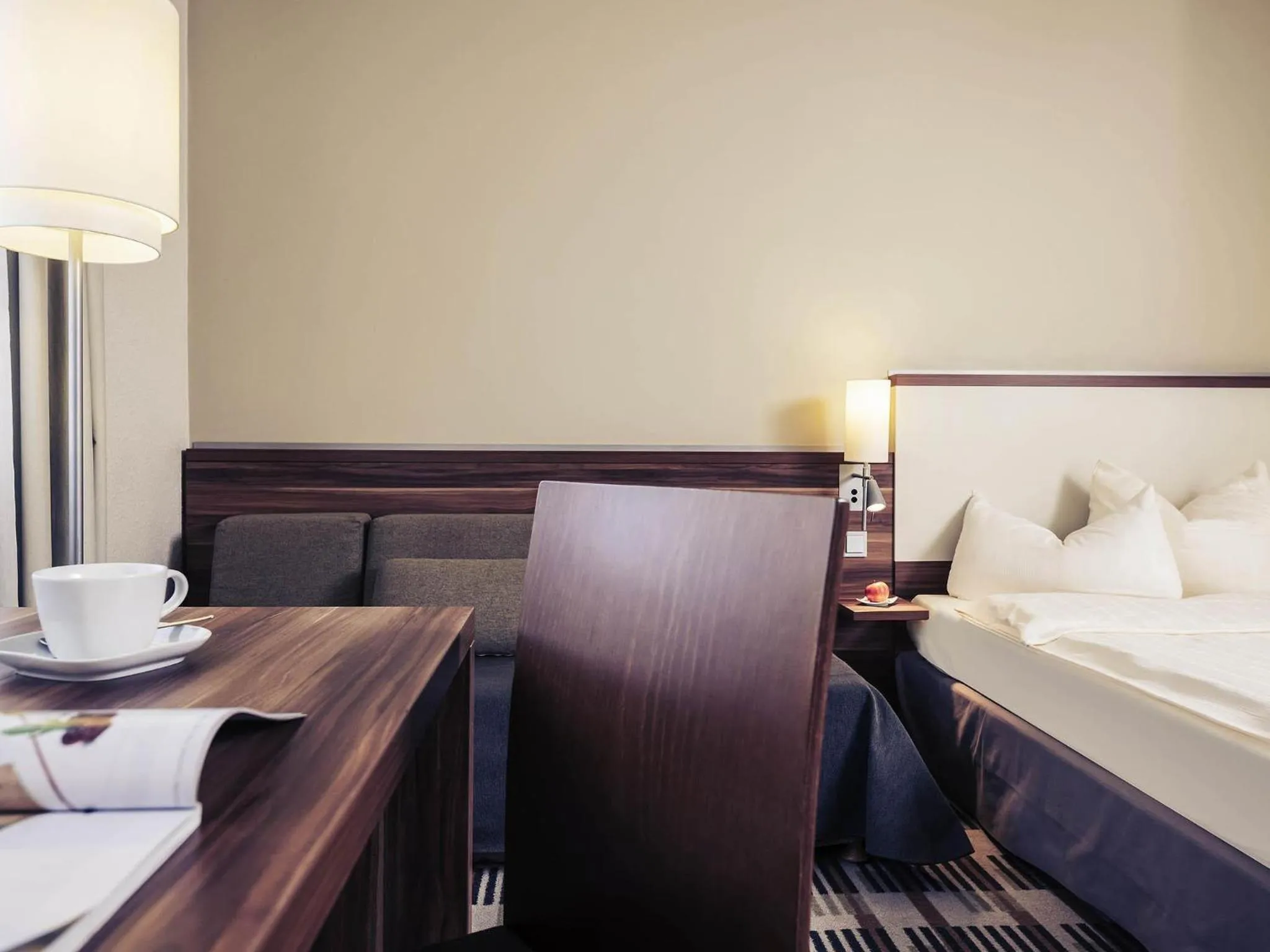 Bedroom, Bed in Mercure Hotel Saarbrücken Süd