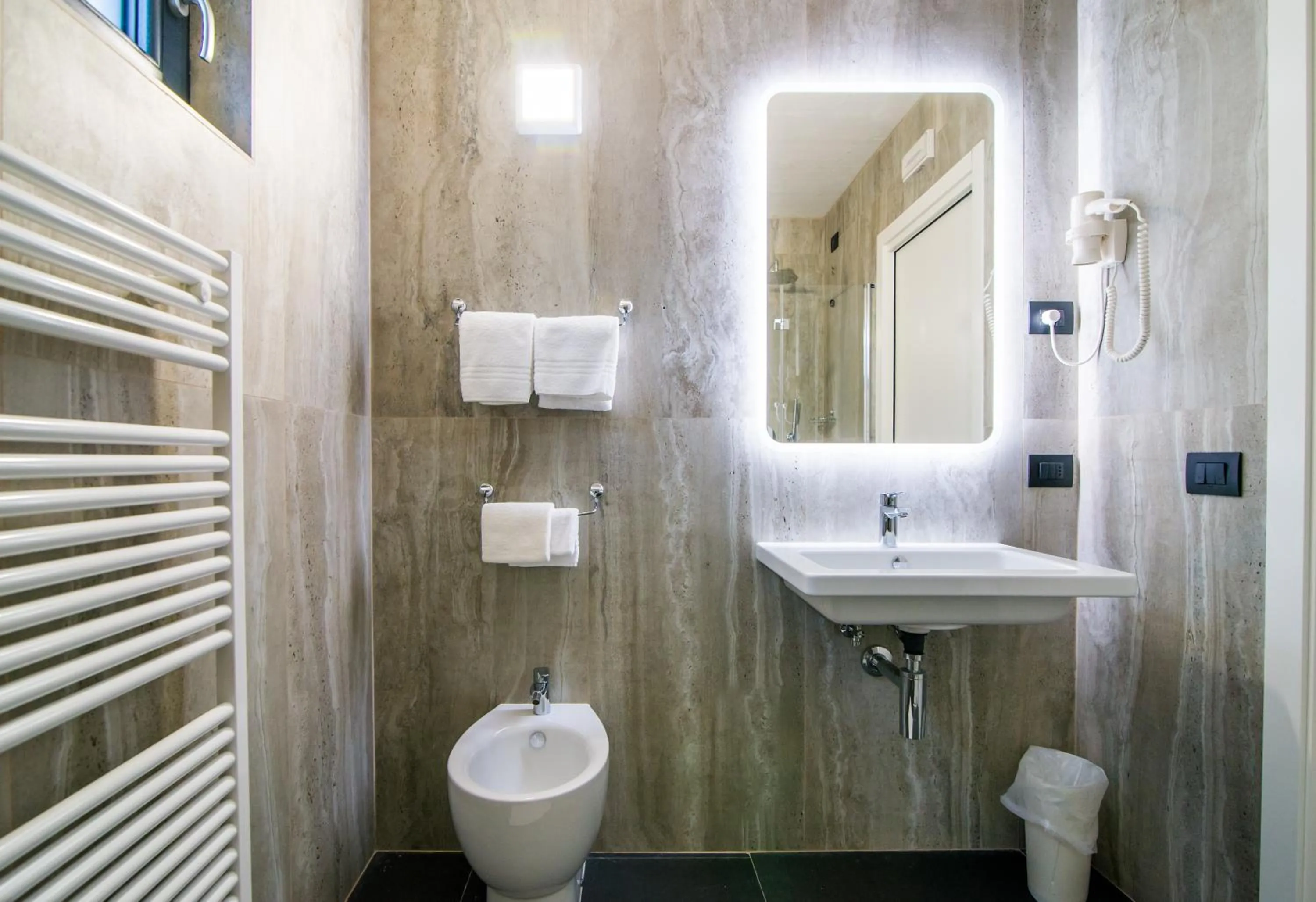 Toilet in Hotel Alla Fonte