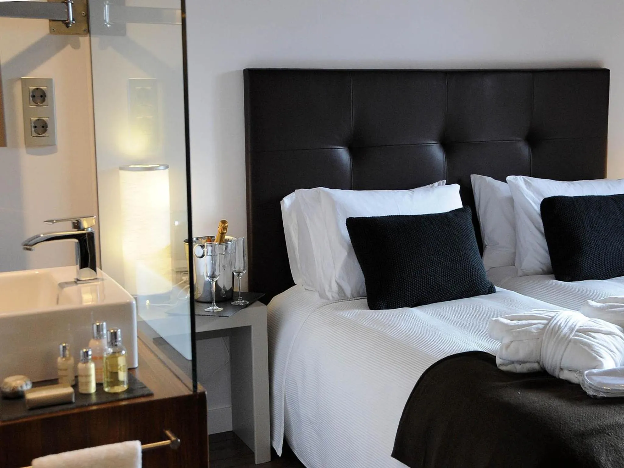 Bedroom, Bed in Bonansa Country Hotel
