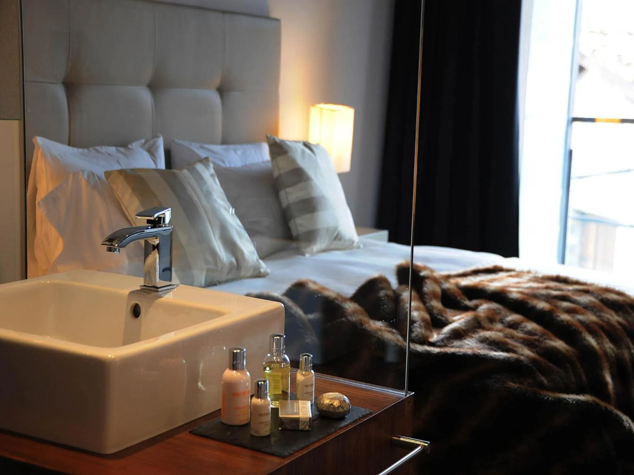 Toilet, Bed in Bonansa Country Hotel