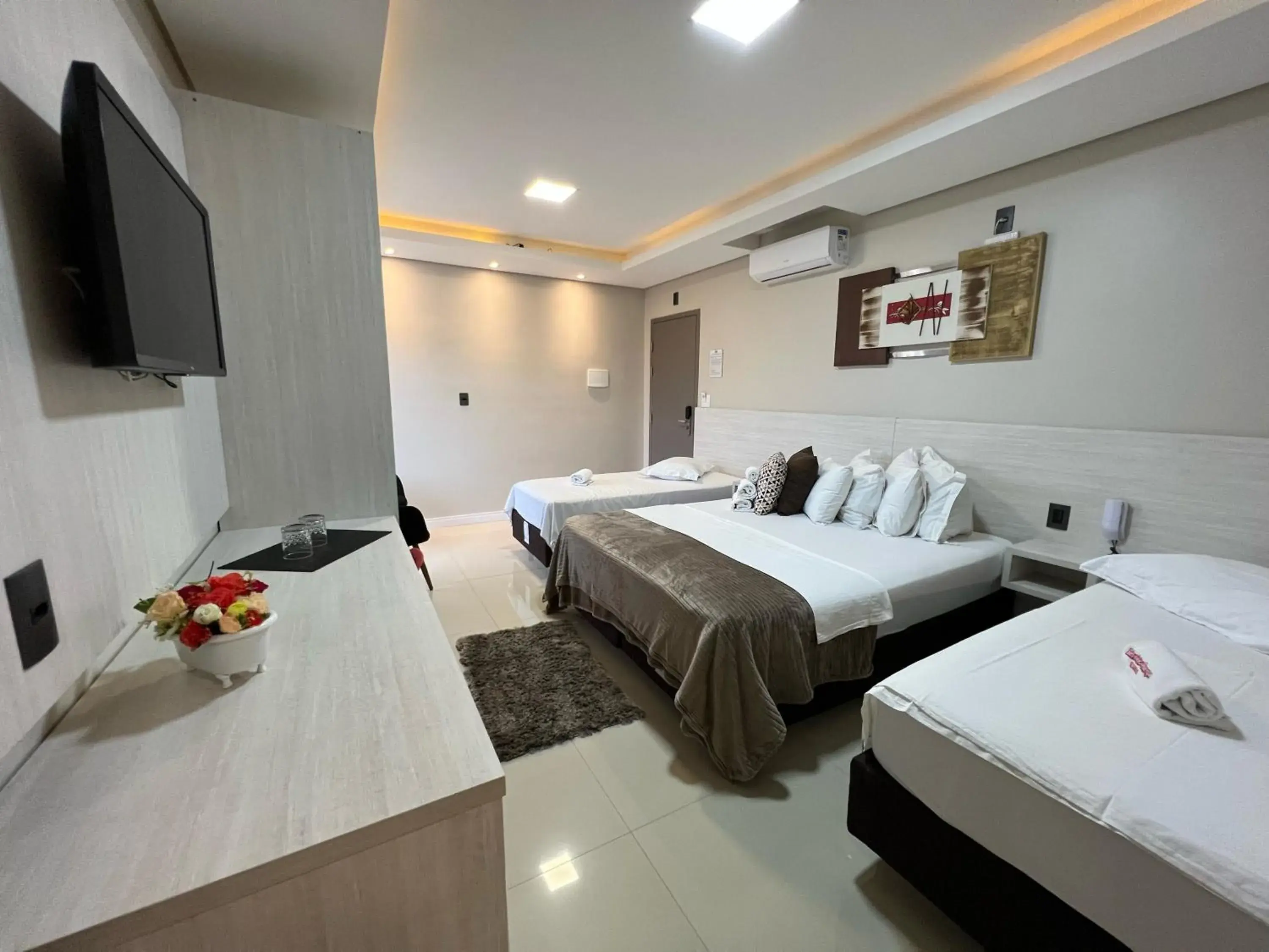 Quadruple Room with Balcony in Hotel Balneário do Parque Quadruple Room with Balcony in Hotel Balneário do Parque