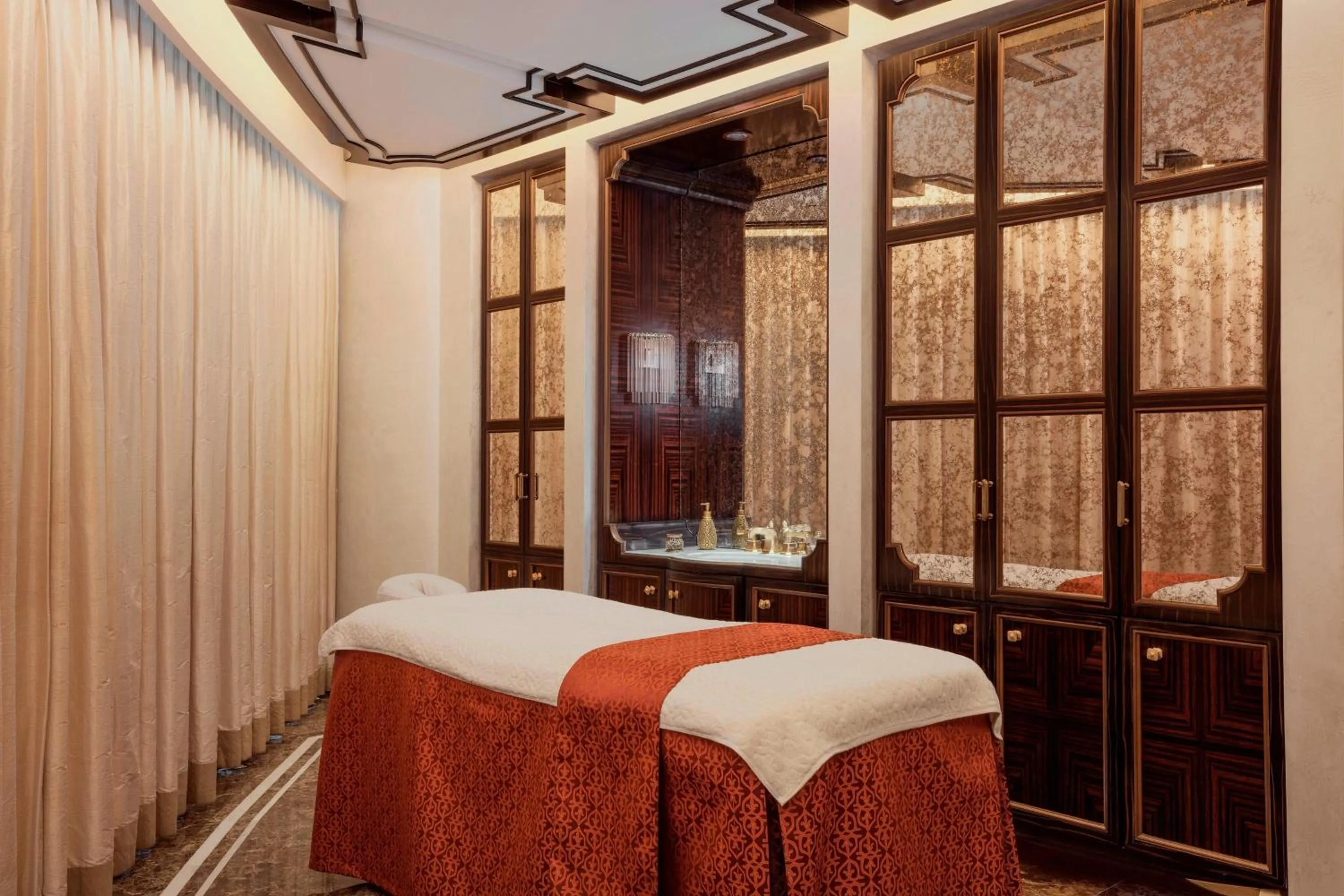 Spa and wellness centre/facilities, Bed in The St. Regis Abu Dhabi