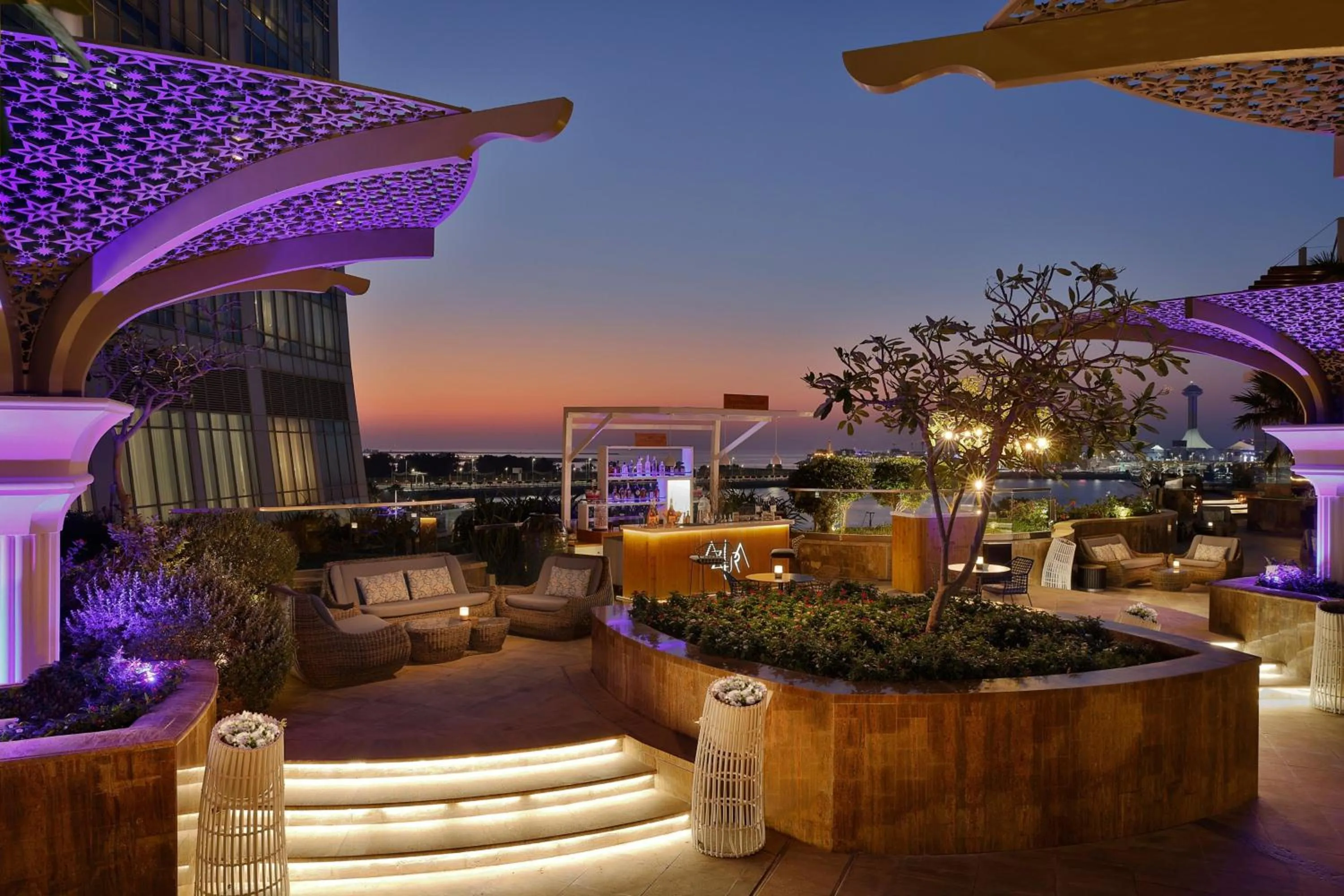 Lounge or bar in The St. Regis Abu Dhabi