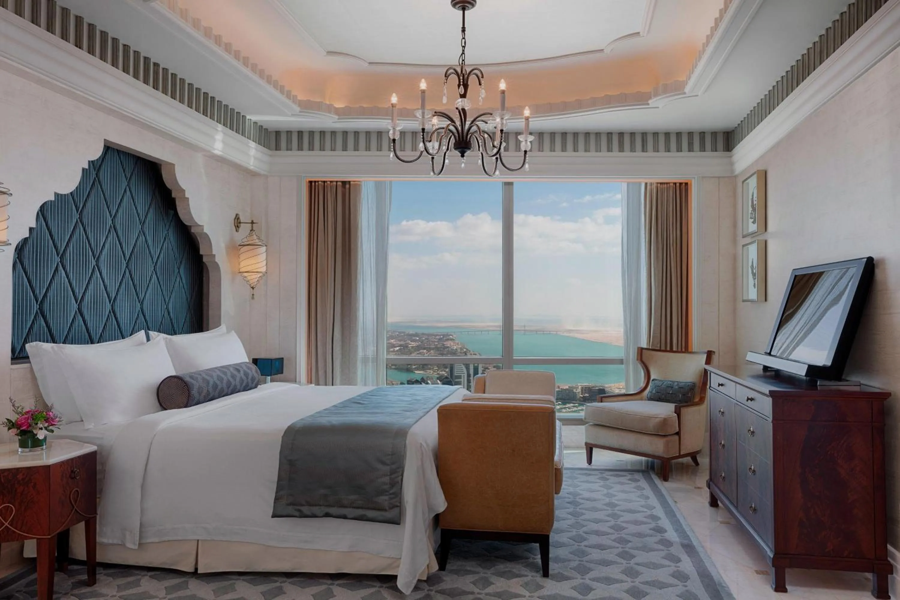 Bedroom, Bed in The St. Regis Abu Dhabi