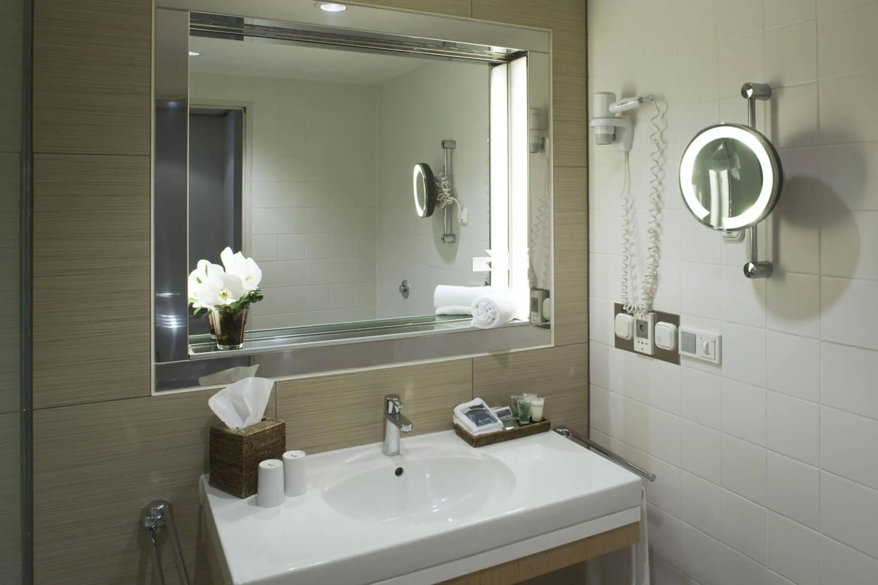 Photo of the whole room in Sheraton Berlin Grand Hotel Esplanade Photo of the whole room in Sheraton Berlin Grand Hotel Esplanade