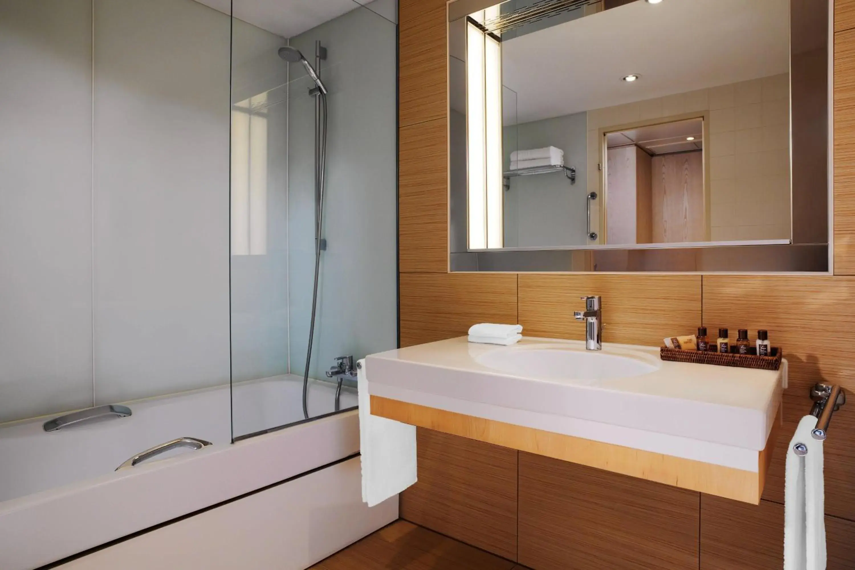 Club Double Room with Club Lounge Access in Sheraton Berlin Grand Hotel Esplanade Club Double Room with Club Lounge Access in Sheraton Berlin Grand Hotel Esplanade