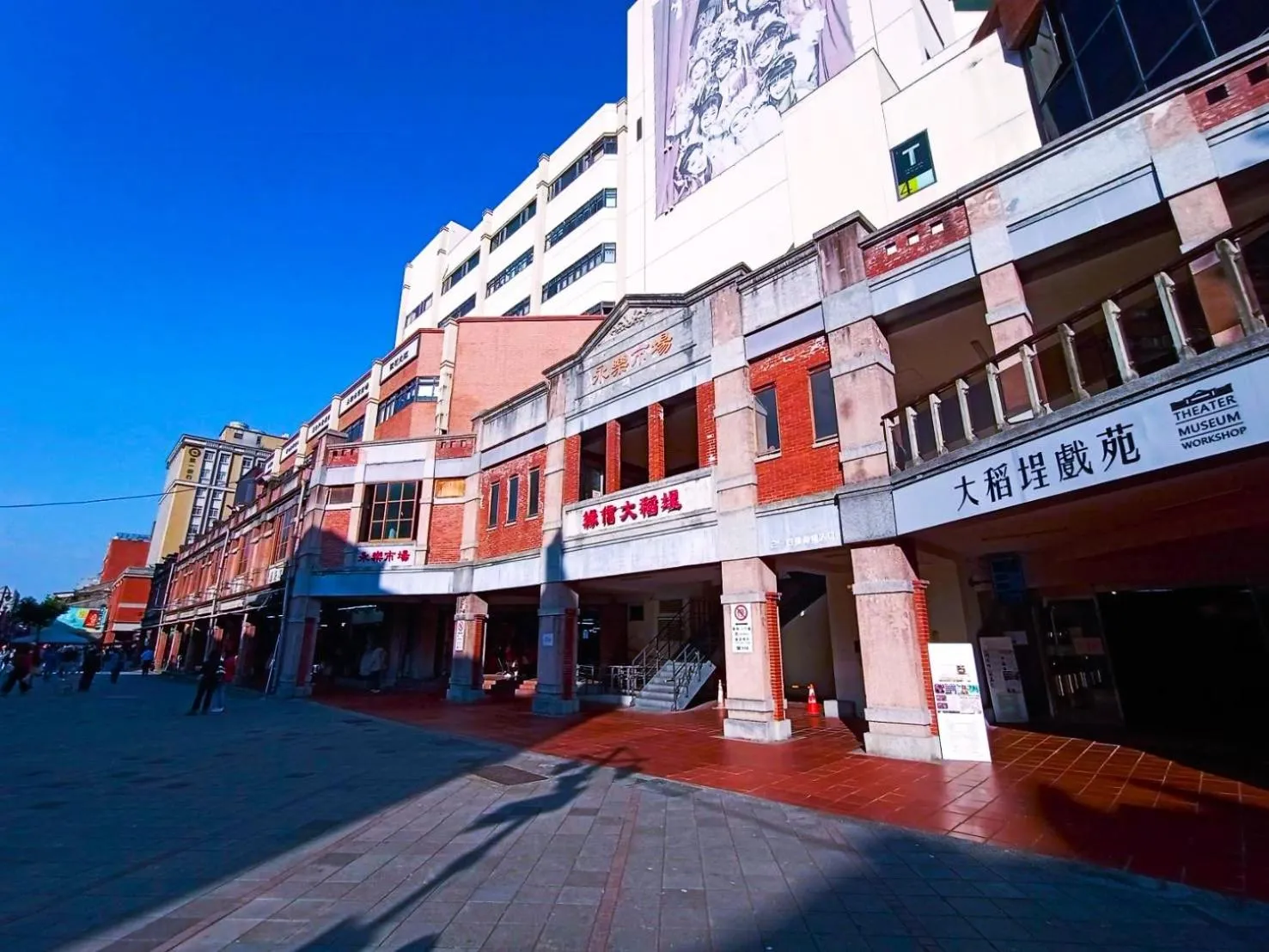 Nearby landmark in V-one Vogue Hotel