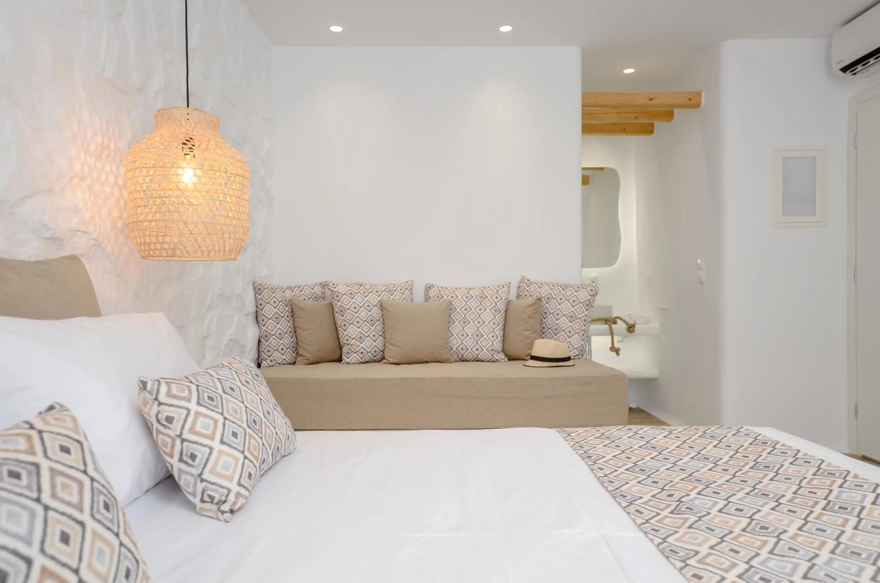 Bed in Naxian Spirit Inn